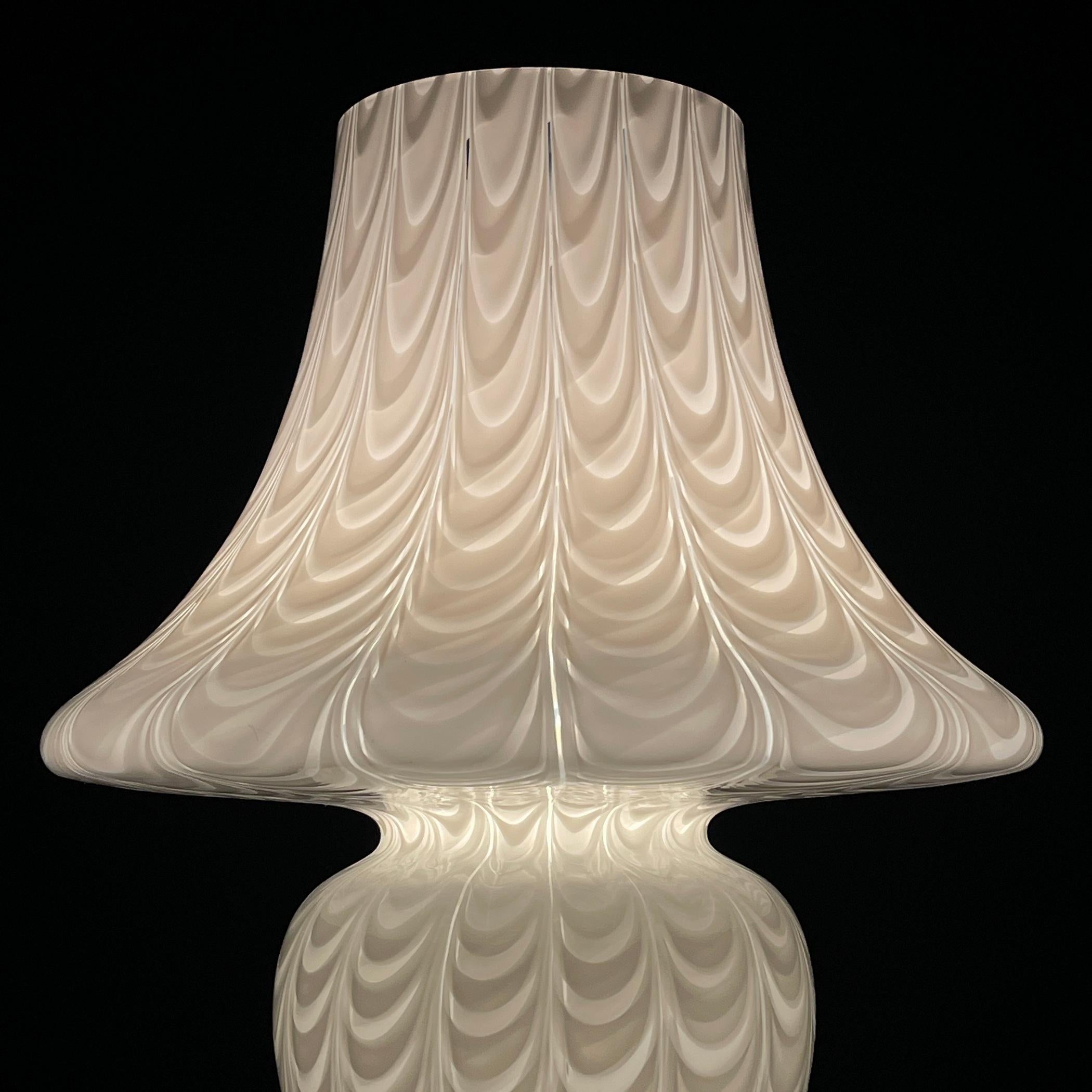 Grande lampe de table Classic Murano blanc Mushroom Italie 1970  en vente 2