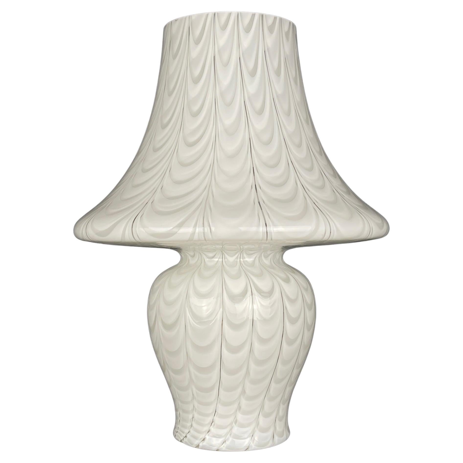 Große Classic weiße Murano Tischlampe Pilz Italien 1970er 