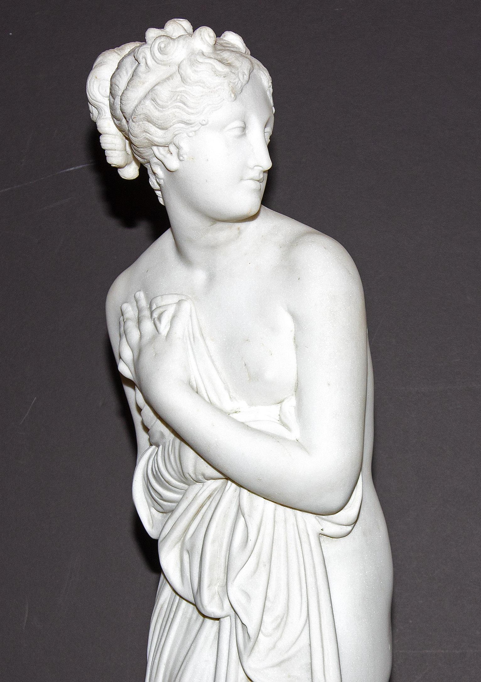 Italienische Marmorskulptur der Venus aus dem 19. Jahrhundert nach Antonio Canova. 38,5