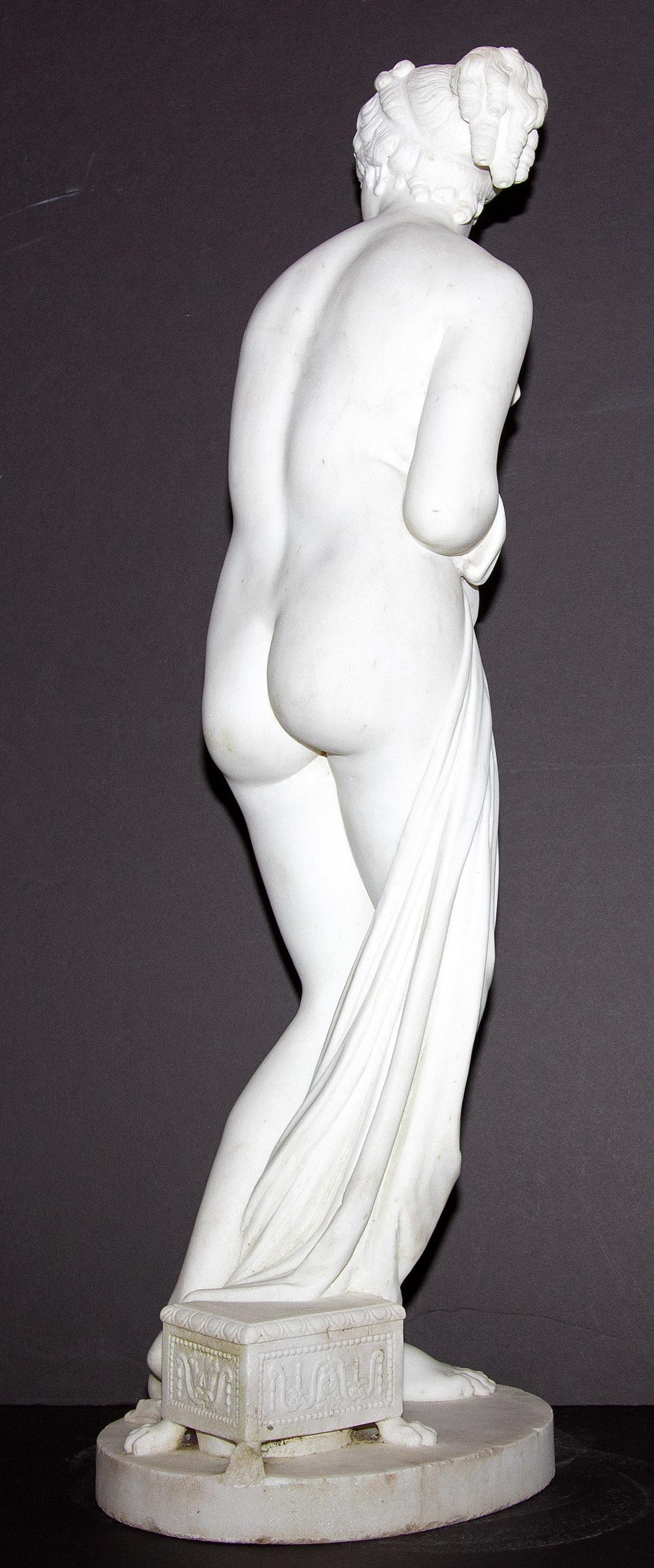 Klassische Marmorstatue „Venus Italica“ aus dem 19. Jahrhundert im Zustand „Gut“ in Rochester, NY