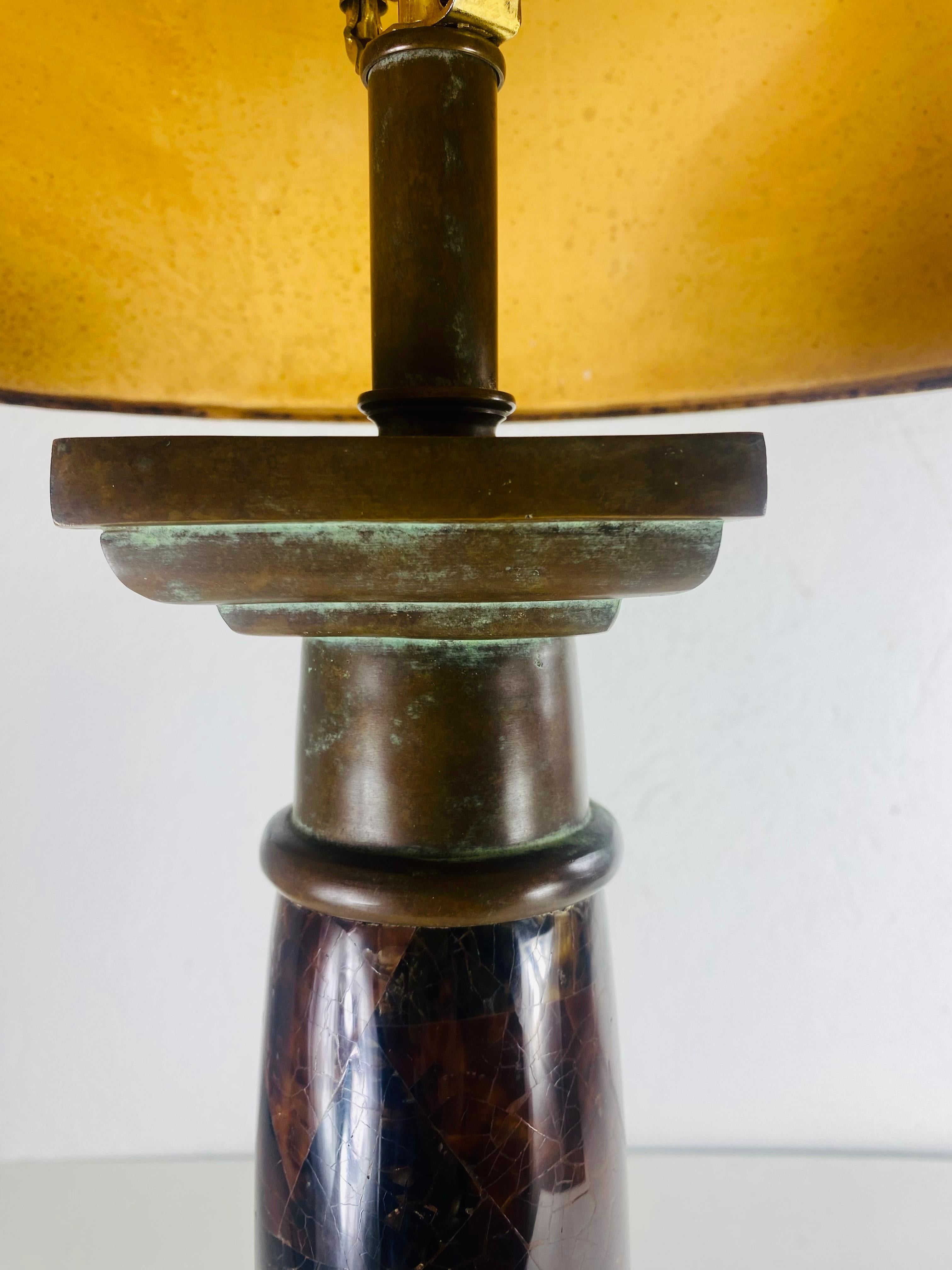 Bronze Grande lampe de table classique en bronze et pierre d'après Maitland Smith en vente