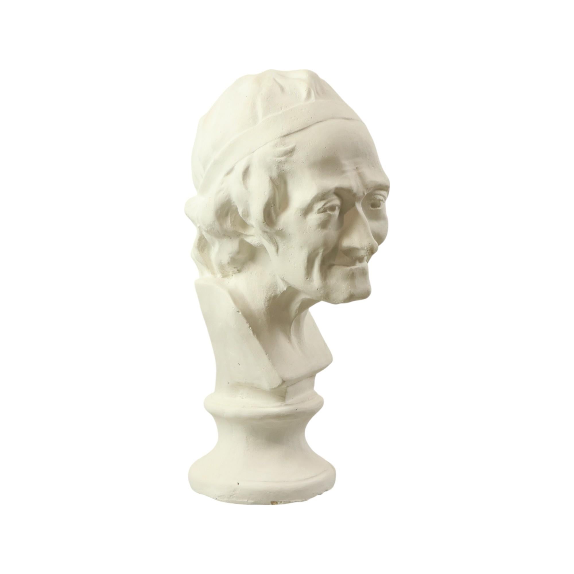 Busto grande, busto de anciano con diadema, de escayola, según un ejemplo antiguo, hacia finales del siglo XX, principios del XXI.

Busto con carácter, bellamente elaborado con bellas proporciones, la estatua tiene un aspecto clásico y es de gran