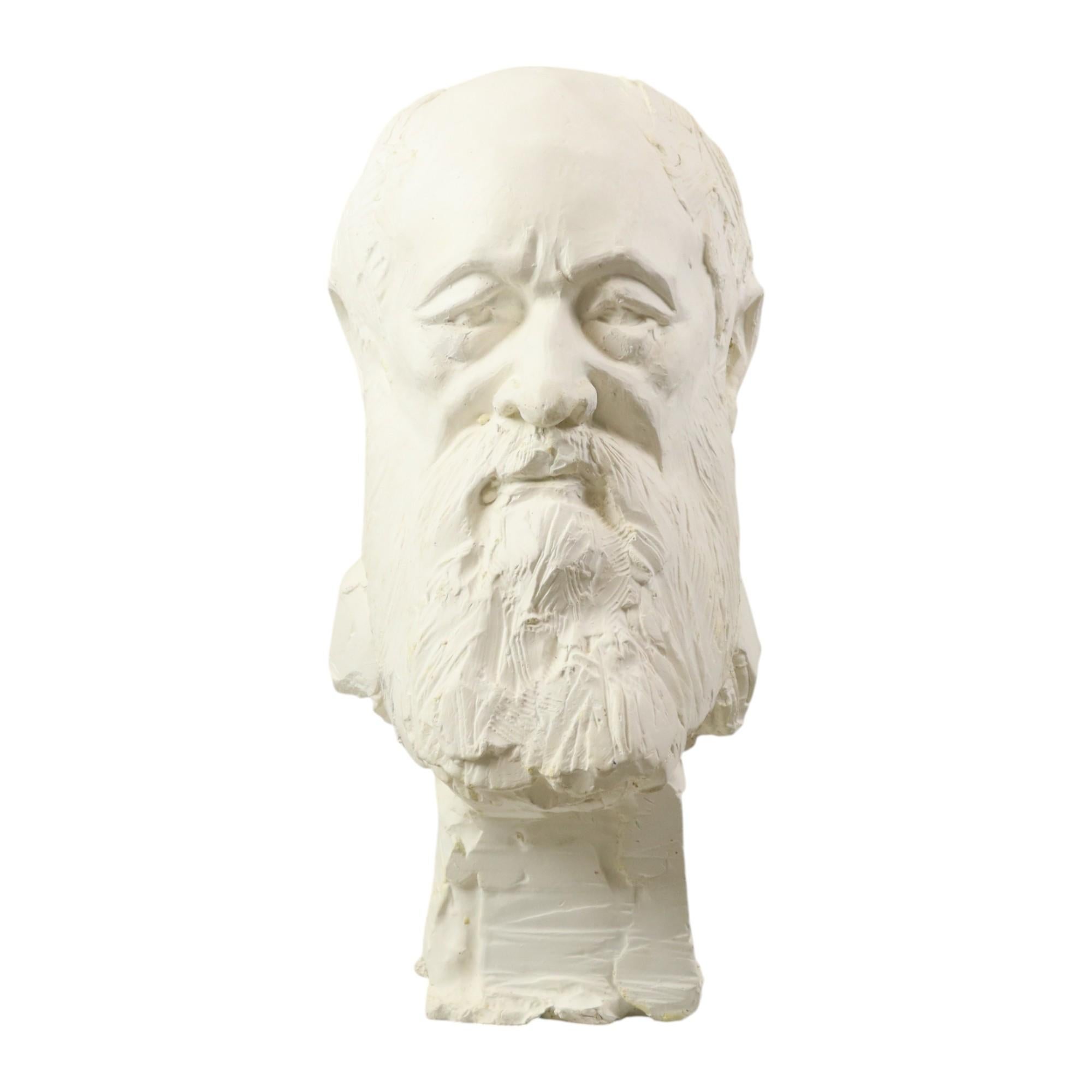 Beautiful large bust of an old man with a long beard, made of plaster, after an old example, circa late 20th, early 21st century.

Characterful bust, very nicely made with beautiful proportions, the statue has a classic look and is a real