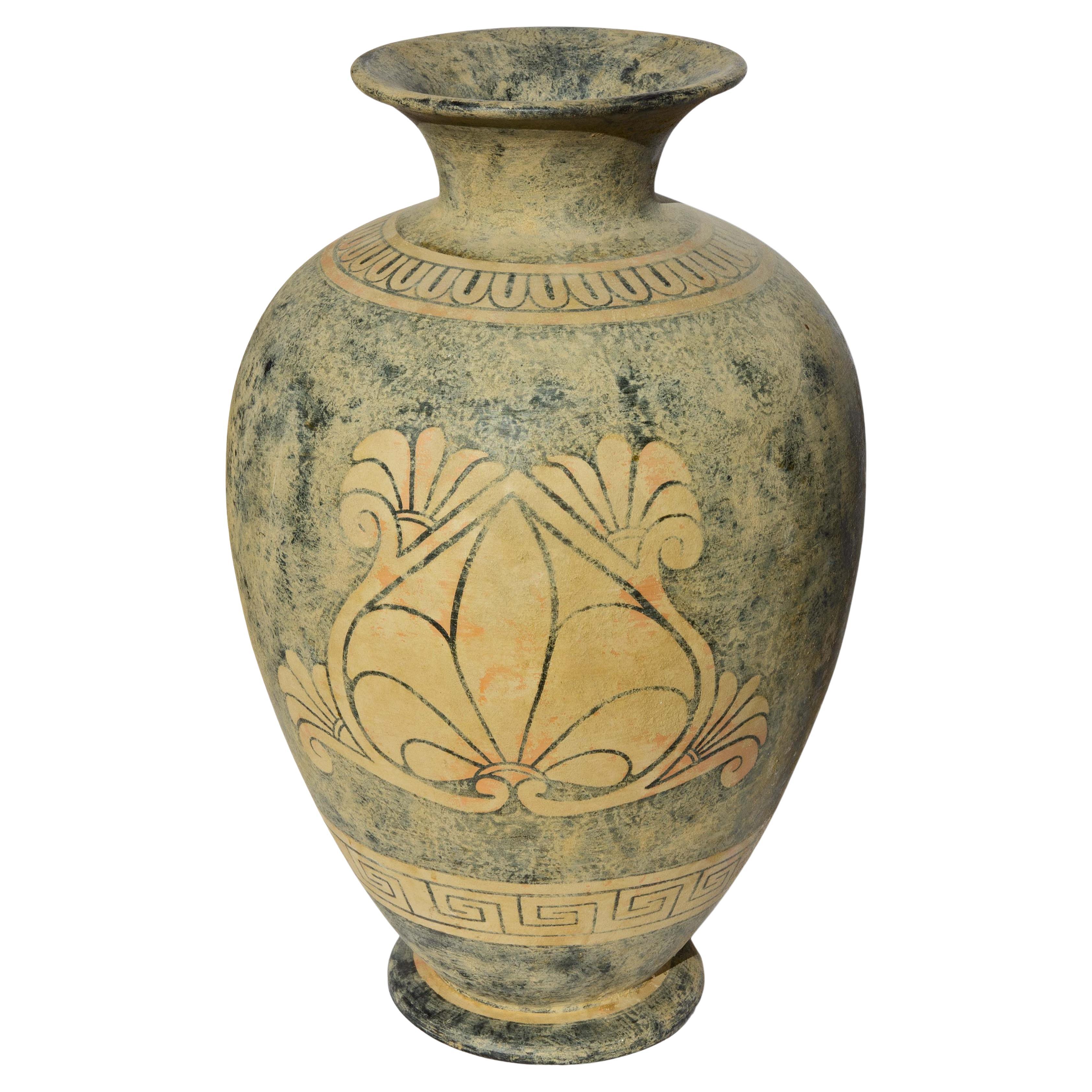 Grande vaso classico in terracotta in stile etrusco. Dipinto a mano.