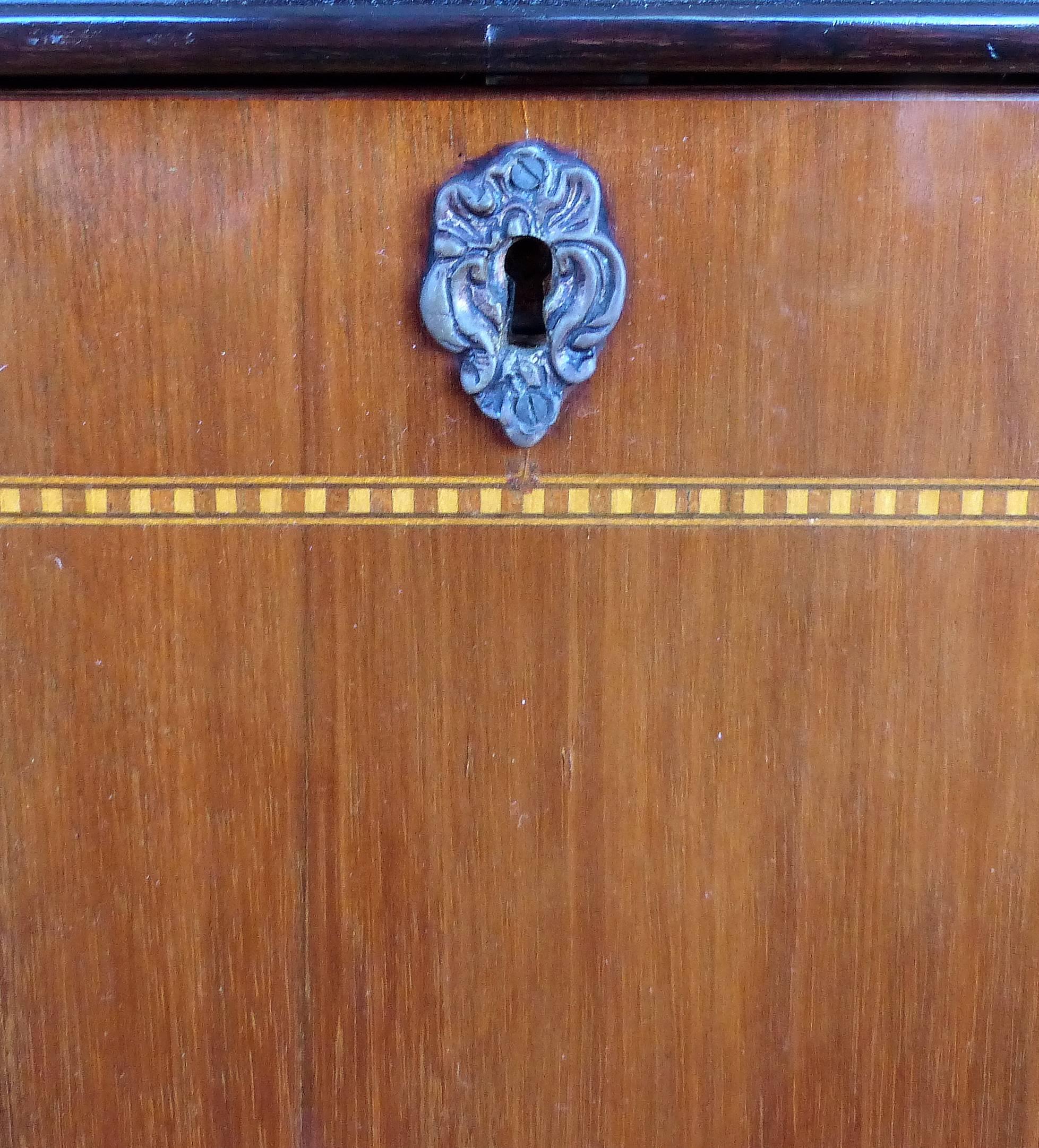 Klassisches Sideboard/Credenza aus Mahagoni, Nussbaum, Seidenholz und ebonisiertem Holz 5