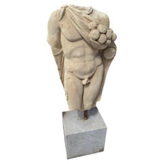 Grand torse d'Hercule en marbre classique sur socle en marbre, début du 20e siècle
