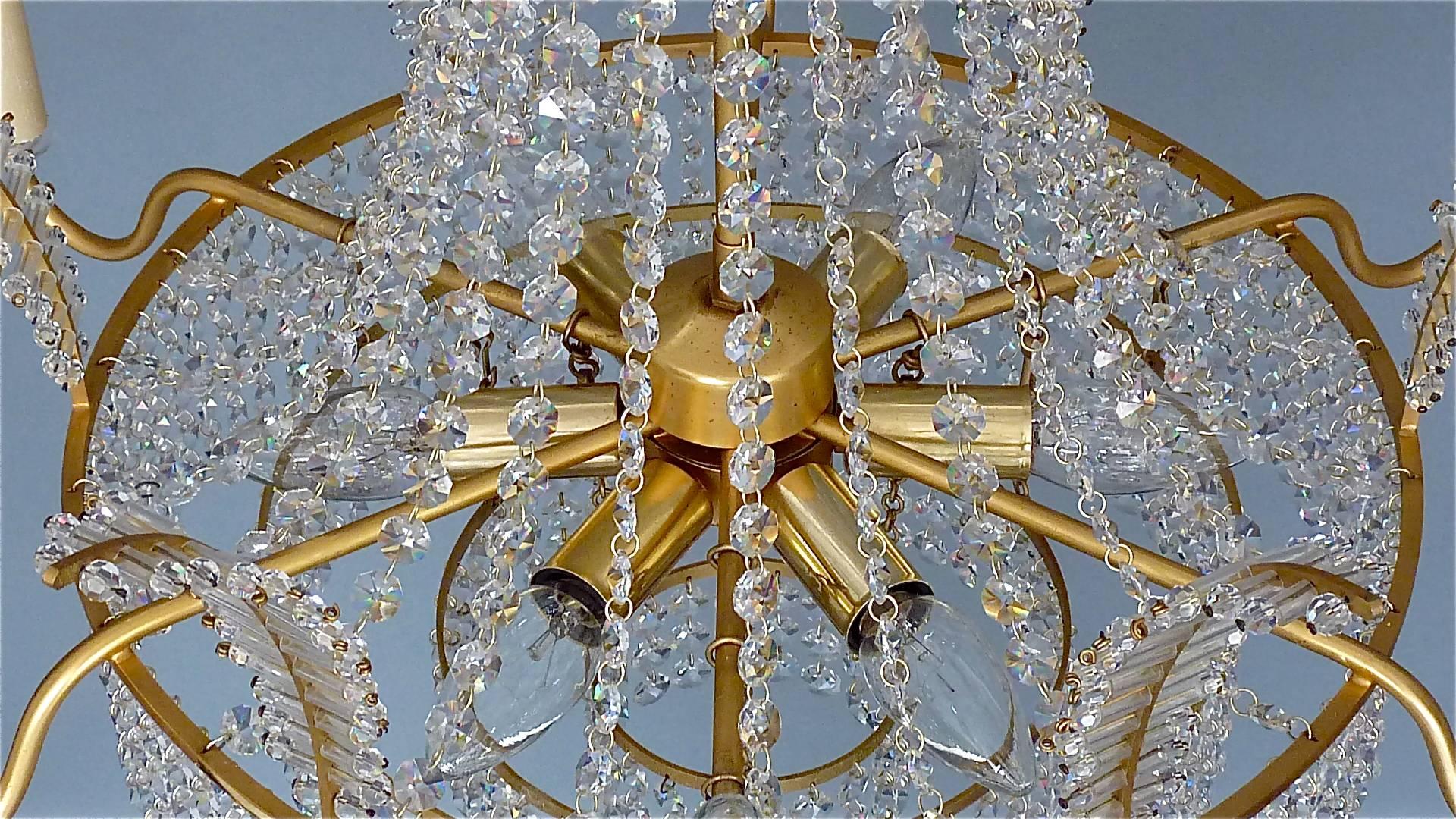 Grand lustre classique Palwa en laiton doré avec plateau en forme de couronne de palmier en verre et cristal facetté en vente 3