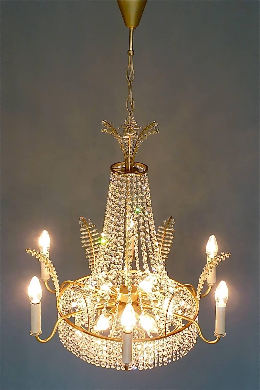 Grand lustre classique Palwa en laiton doré avec plateau en forme de couronne de palmier en verre et cristal facetté en vente 5