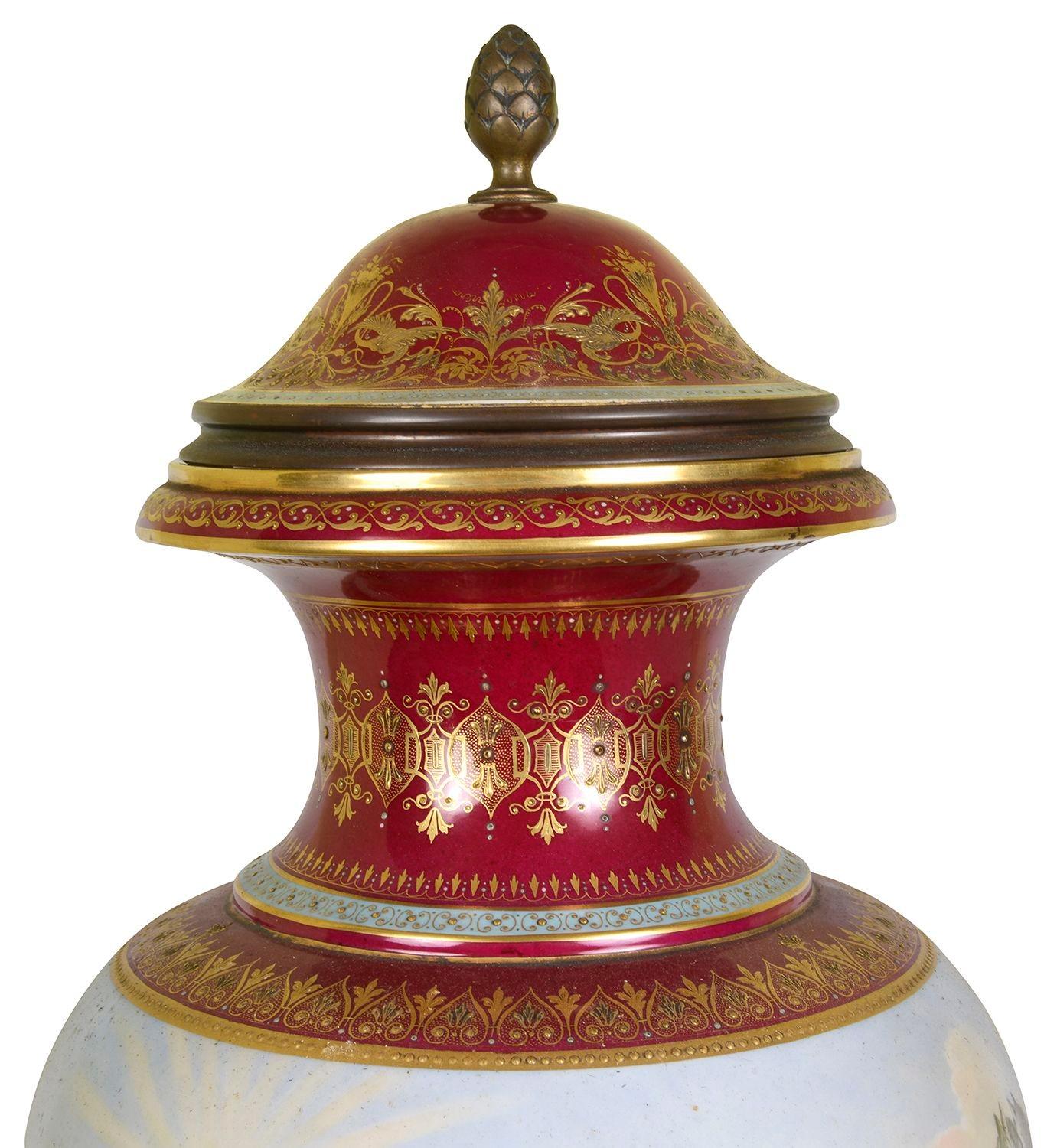 Austriaco Grande vaso con coperchio classico di Vienna, 1890 circa in vendita