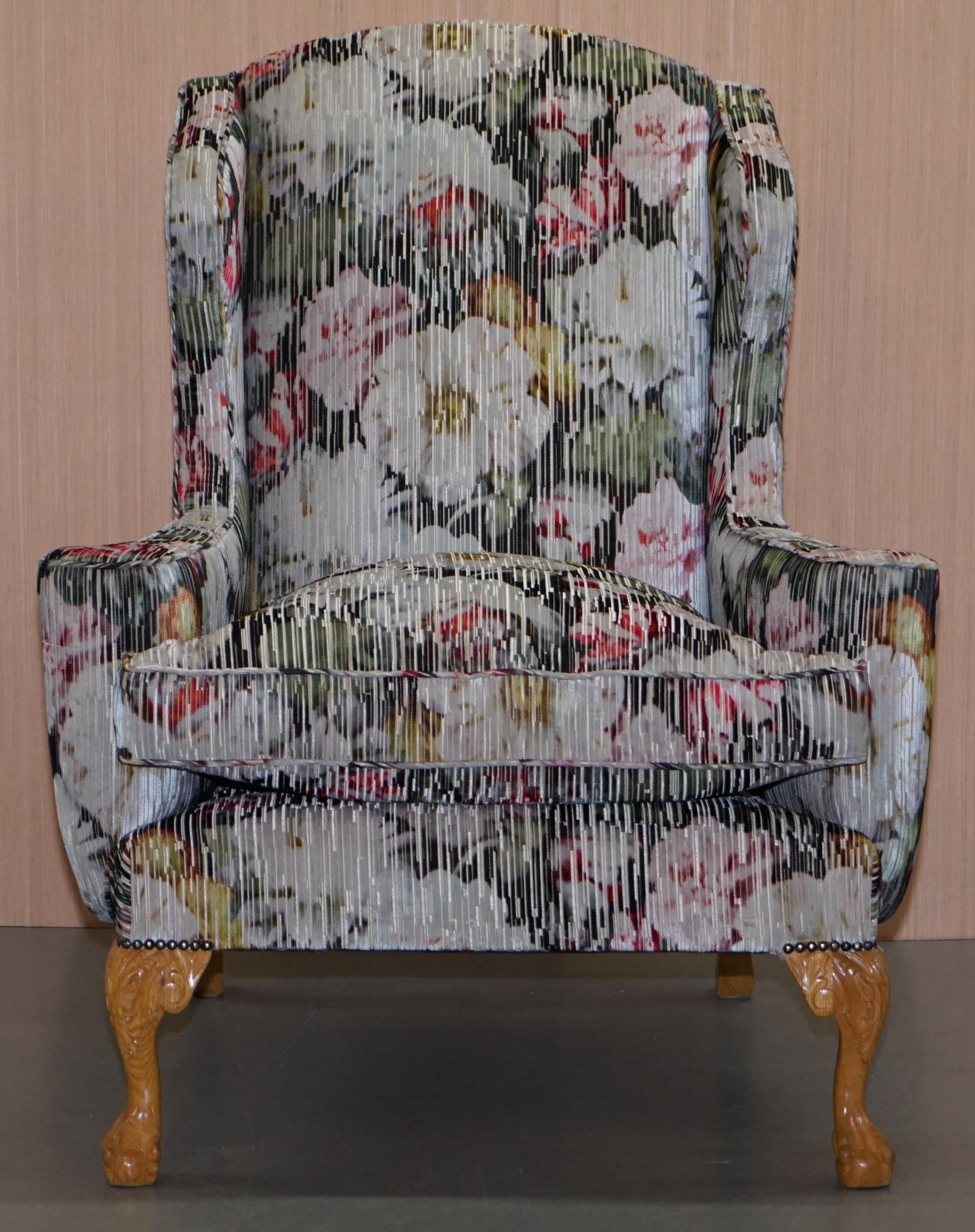 We are delighted to offer for sale this stunning Sinclair Matthews Newport model large wingback armchair with solid oak frame and floral upholstery

A very good looking and well made large chair with expertly carved Claw & Ball feet in solid oak.