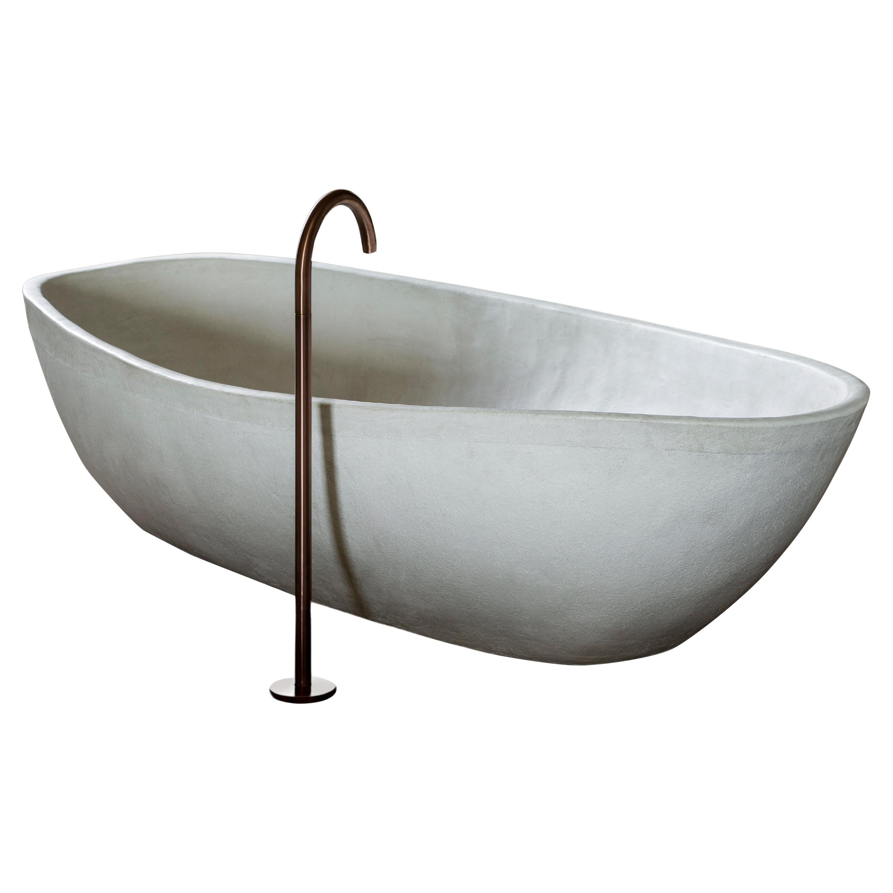 Große Badewanne aus Ton von Studio Loho