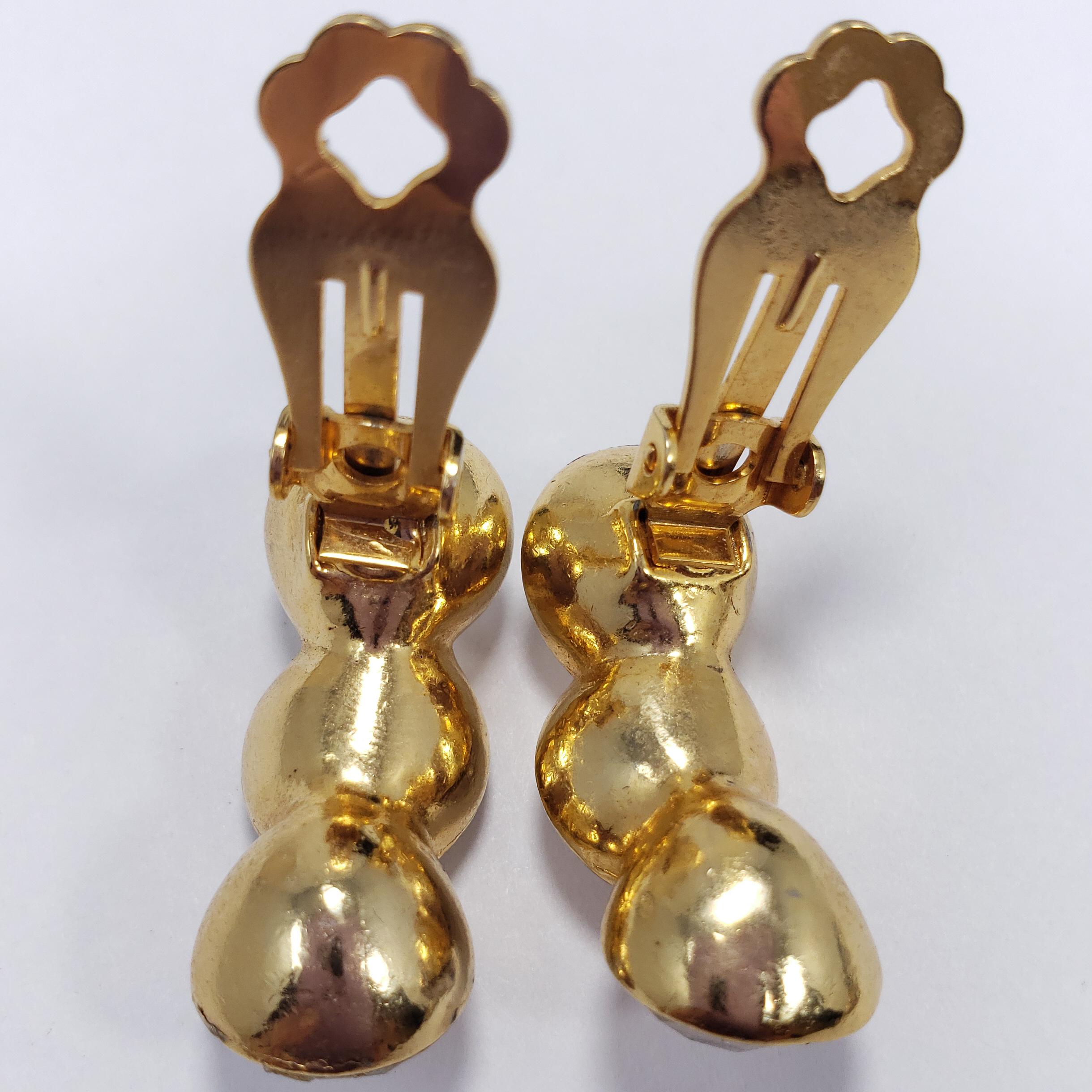 Women's or Men's Large Clear 3 Crystal Clip On Earrings in Gold Tone, Mid 1900s For Sale