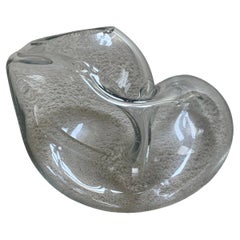 Grande vaso/scultura in vetro artistico trasparente Pretzel / Orb di John Bingham