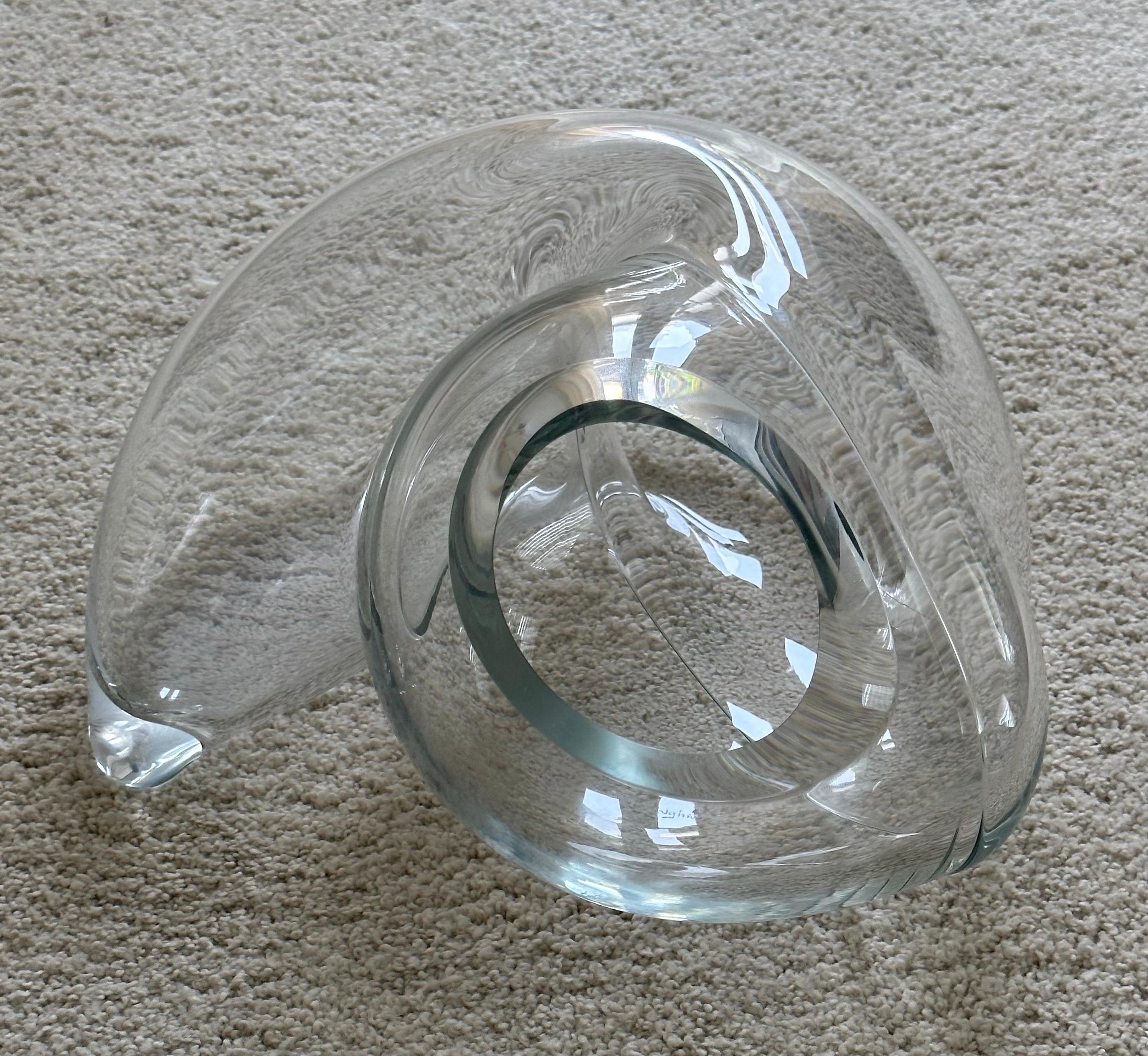 Grande vaso/scultura in vetro artistico trasparente Pretzel / Orb di John Bingham in vendita 1