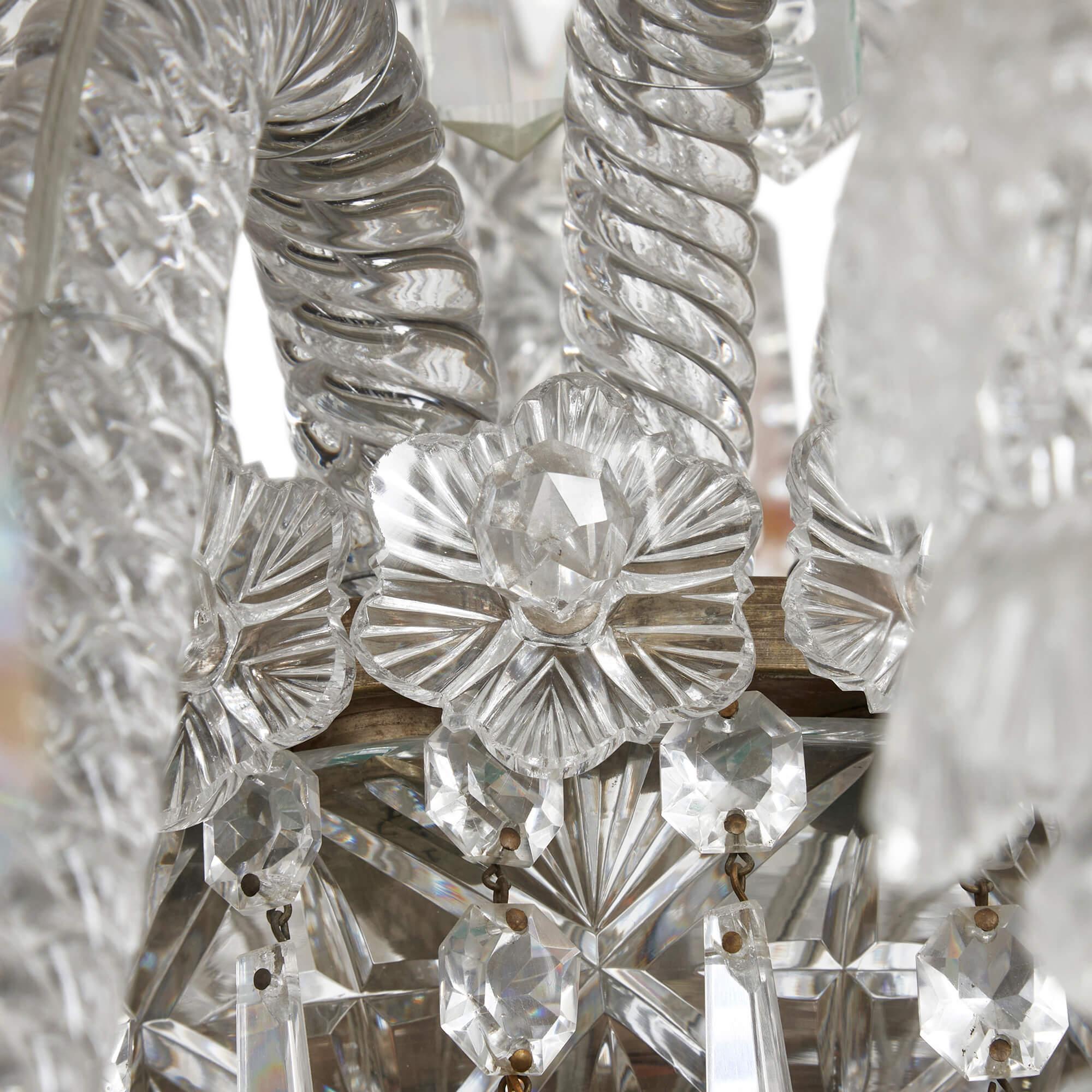 Cristal Grand lustre en verre taillé transparent de Baccarat  en vente