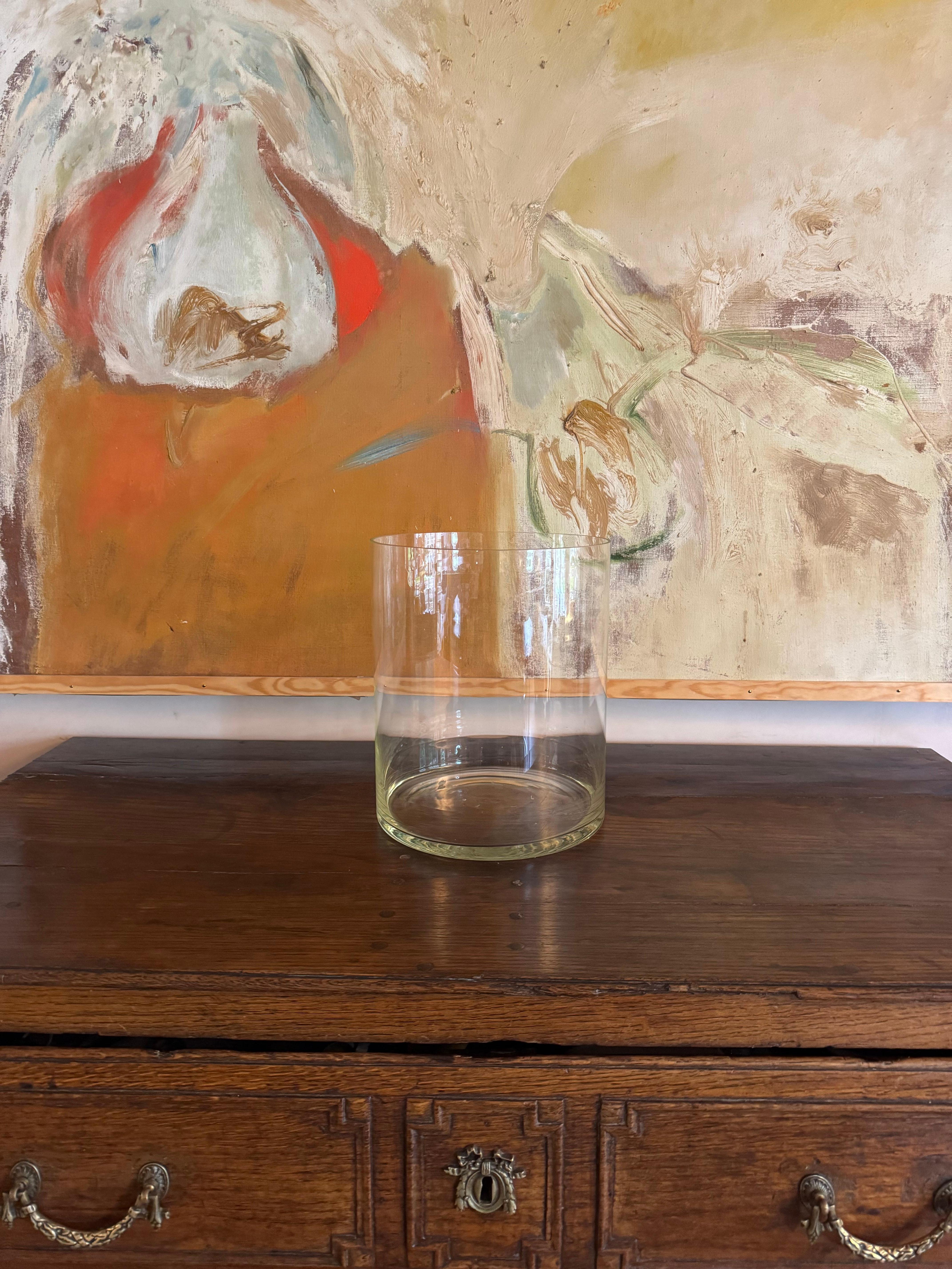 Francese Grande vaso cilindrico in vetro soffiato a mano trasparente in vendita