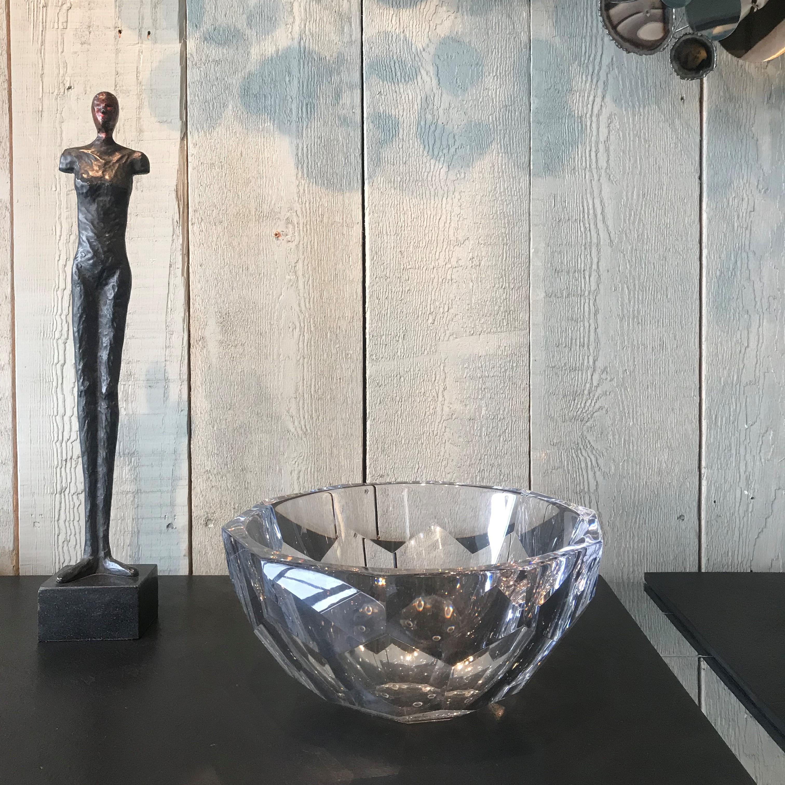 Large Clear Faceted Crystal Bowl In Good Condition For Sale In London, GB