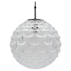 Lampada a sospensione a sfera con motivo 3D in vetro trasparente, Germania, anni
60