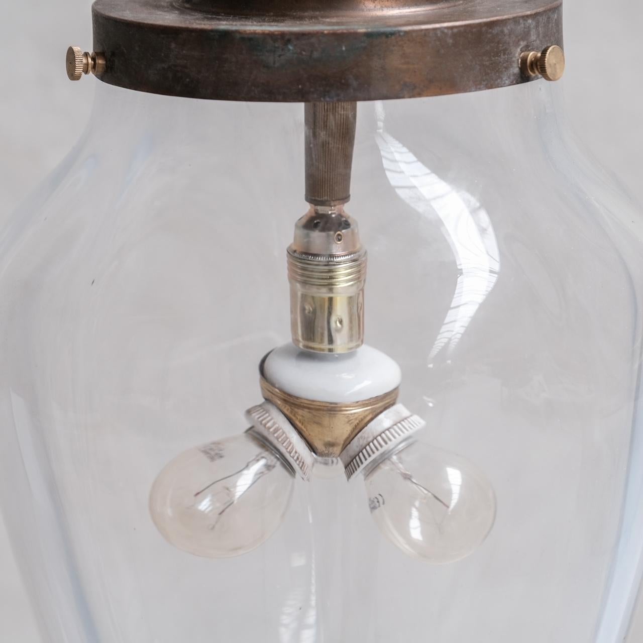 Néerlandais Grande lampe suspendue en verre transparent en vente