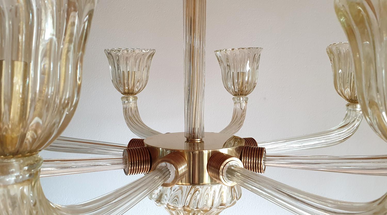 Large Clear & Gold Mid-Century Modern Murano Glass Chandelier, Venini Style 1970 In Excellent Condition In Dallas, TX