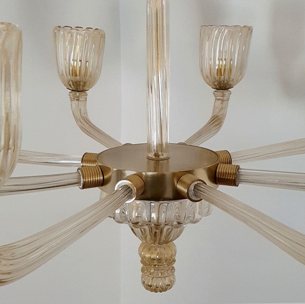 Murano Glass and Brass Large chandelier, Italy For Sale 4