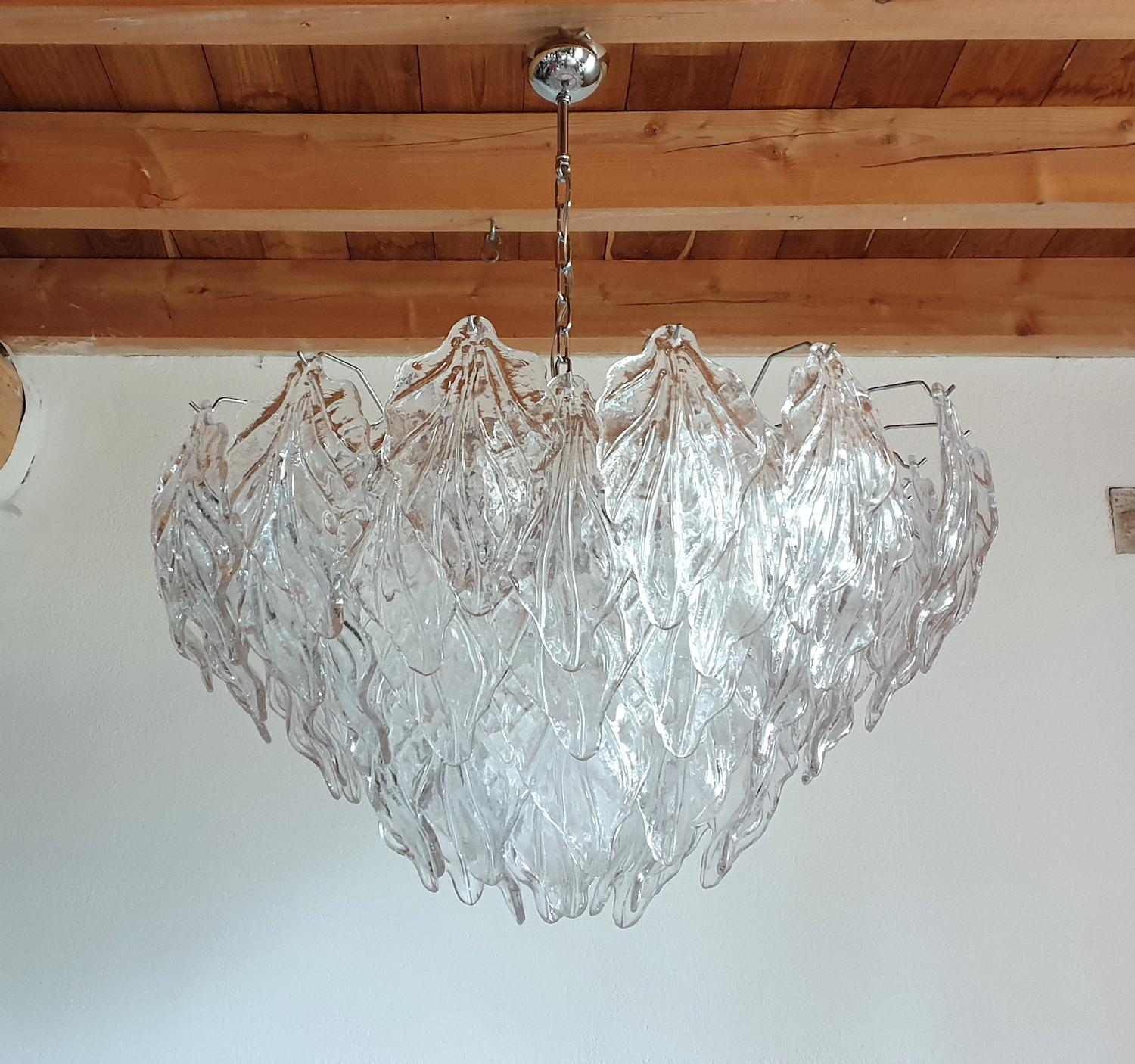 Mid-Century Modern Murano glass chandelier or flush mount ceiling light.
Attributed to Barovier e Toso, Italy, 1970s.
Made of handmade clear Murano glass leaves, and chrome mounts.
The chandelier has a chain and canopy: H 27.55 in., but can be