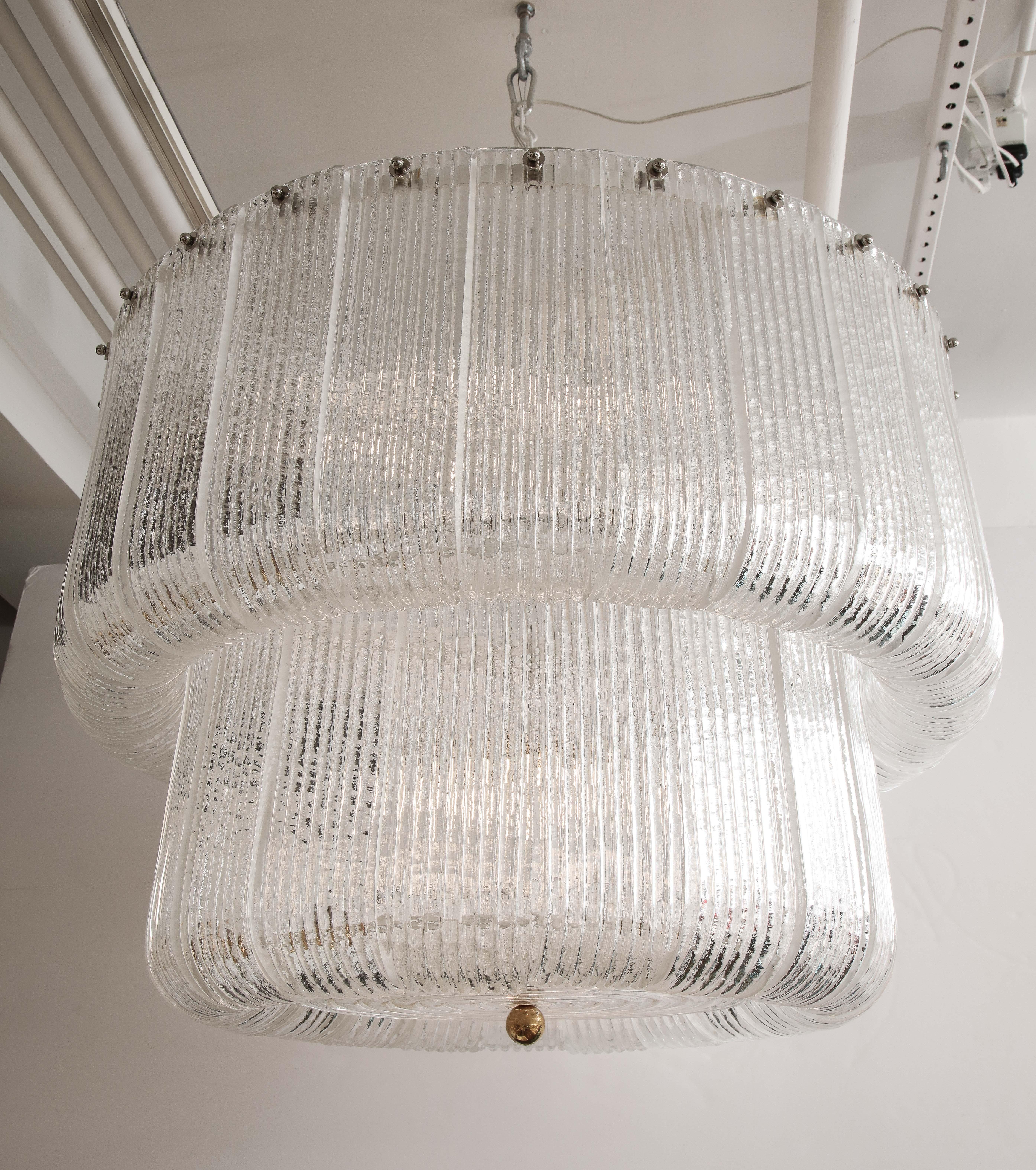 Large Clear Murano Glass Round Chandelier in the Style of Barovier & Toso, Italy In New Condition In New York, NY