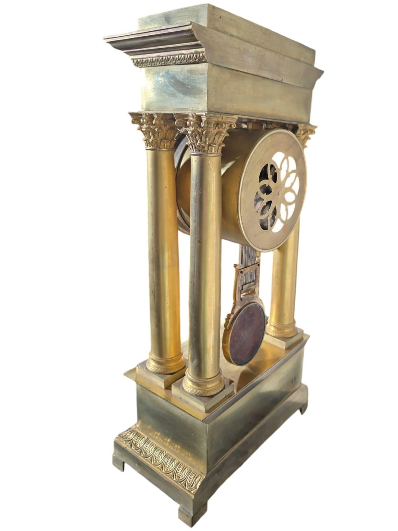 Large Clock Portico Empire And Gilded Bronze Mercury Gilt In Good Condition For Sale In Madrid, ES