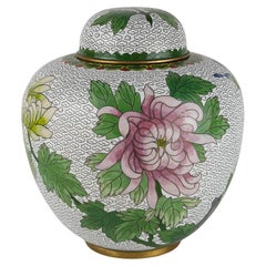 Großes Cloisonné- Ingwergefäß, weiß mit Chrysanthemen, ca. 1960er Jahre, China