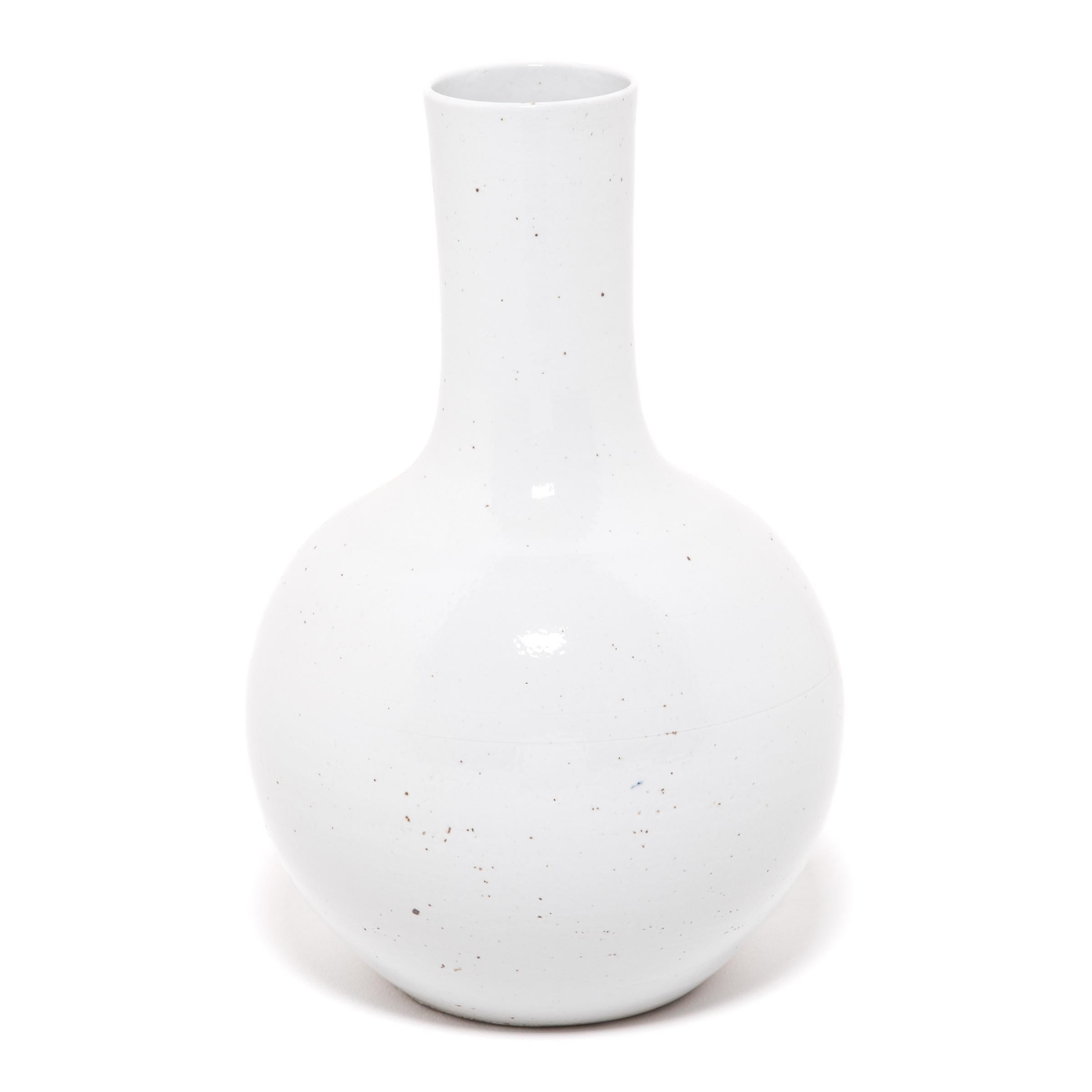 Minimaliste Grand vase col de cygne blanc nuageux en vente
