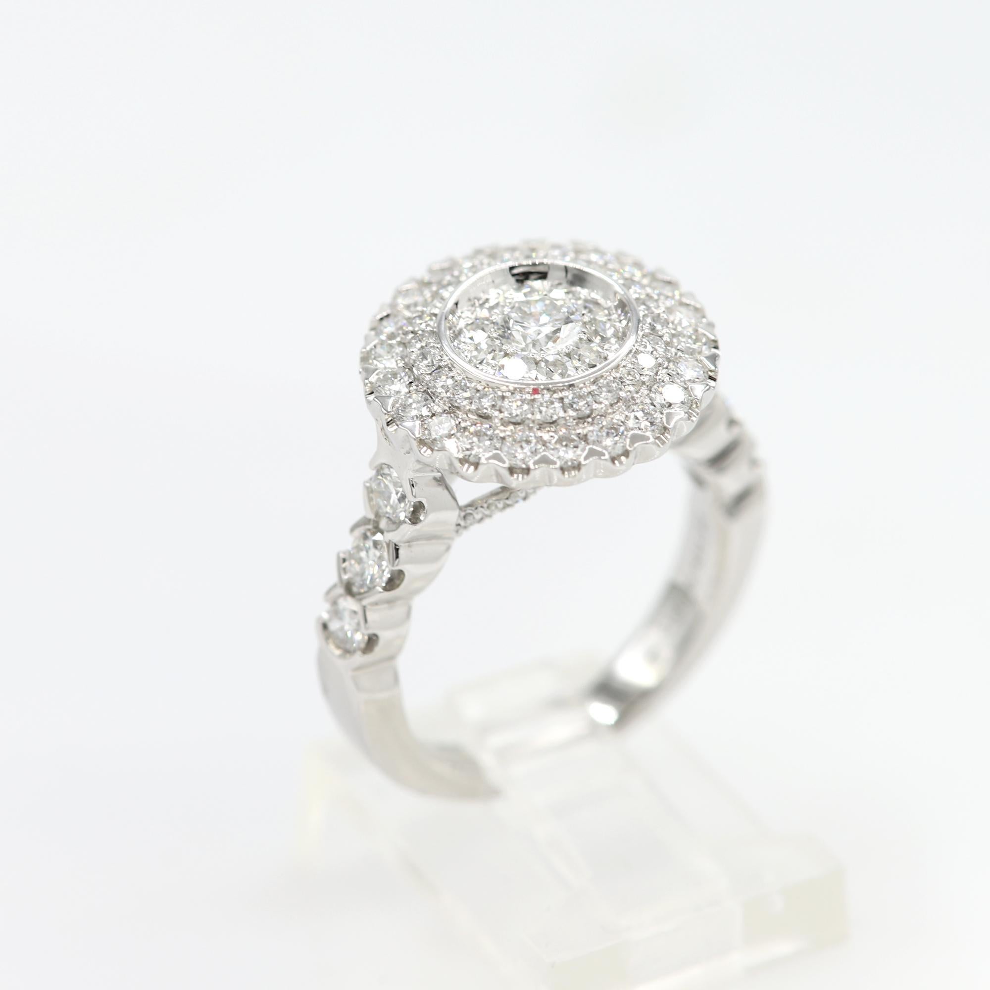 Large Cluster Diamond Ring 18 Karat White Gold Round Circle of Diamond Design For Sale 2
