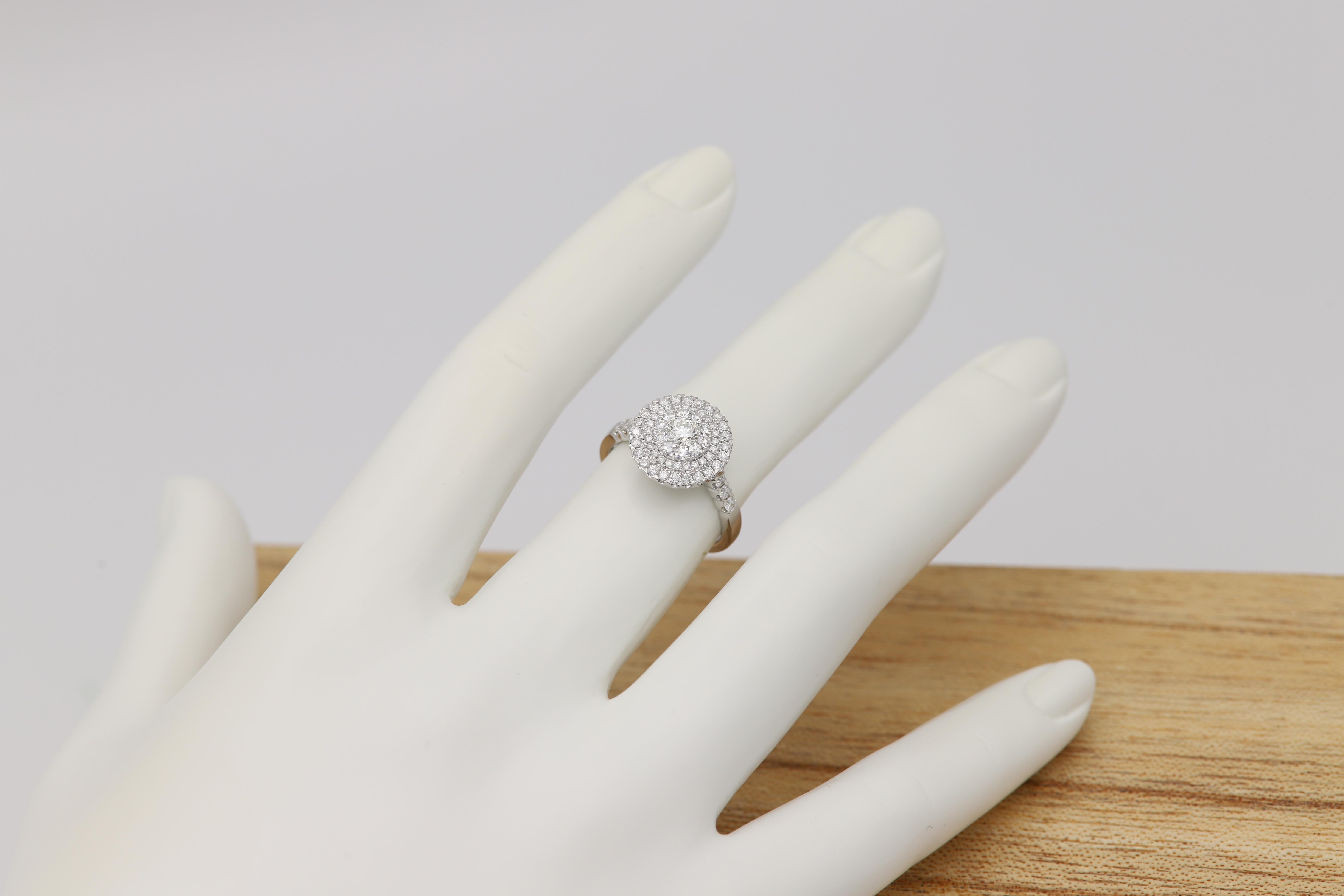 Large Cluster Diamond Ring 18 Karat White Gold Round Circle of Diamond Design For Sale 3