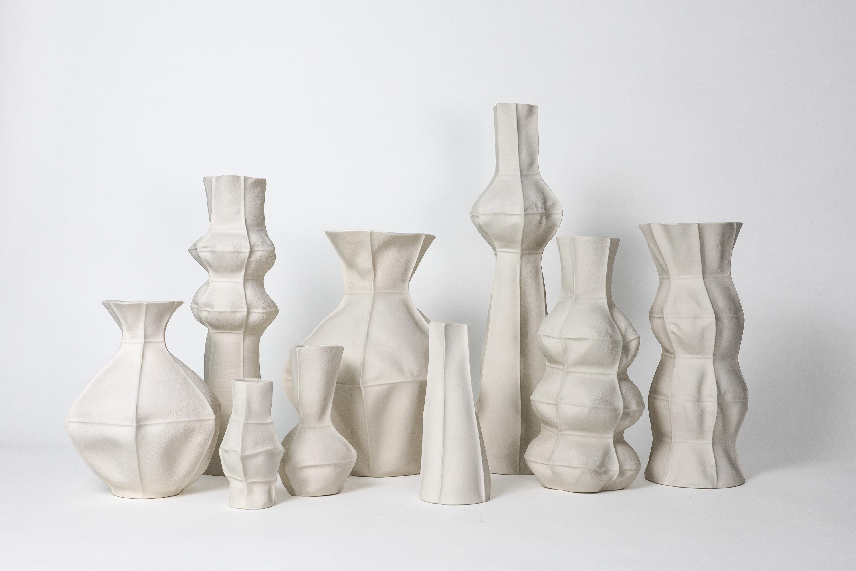 Fatto a mano Grande gruppo di vasi organici in ceramica Kawa Vase, set di 9, di Luft Tanaka, porcellana in vendita