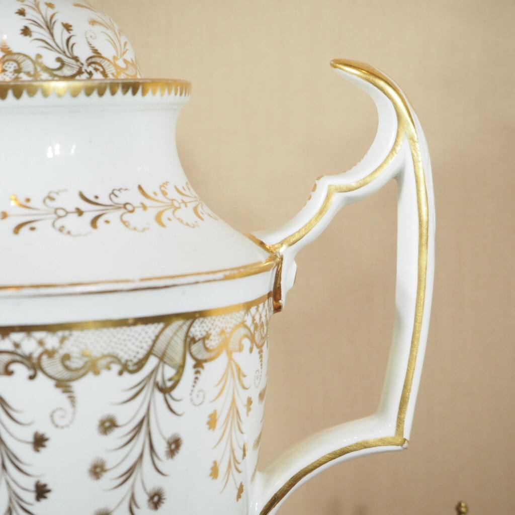Hand-Painted Large Coalport London Shape Coffee Pot with Rich Gilding, C. 1805 For Sale