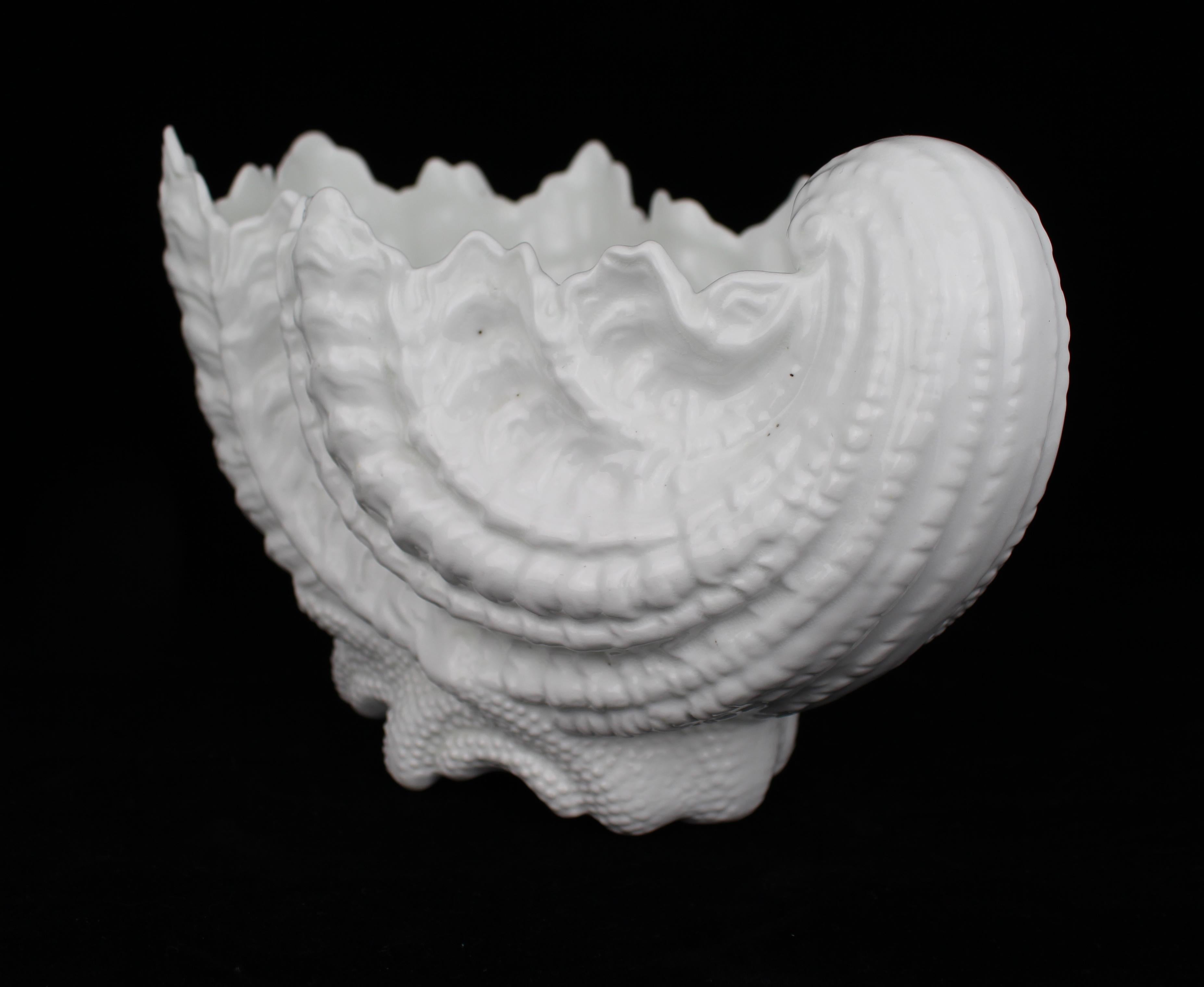 Large Coalport Shell Form Porcelain Sweet Dish, England, circa 1890 In Good Condition For Sale In Worcester, GB