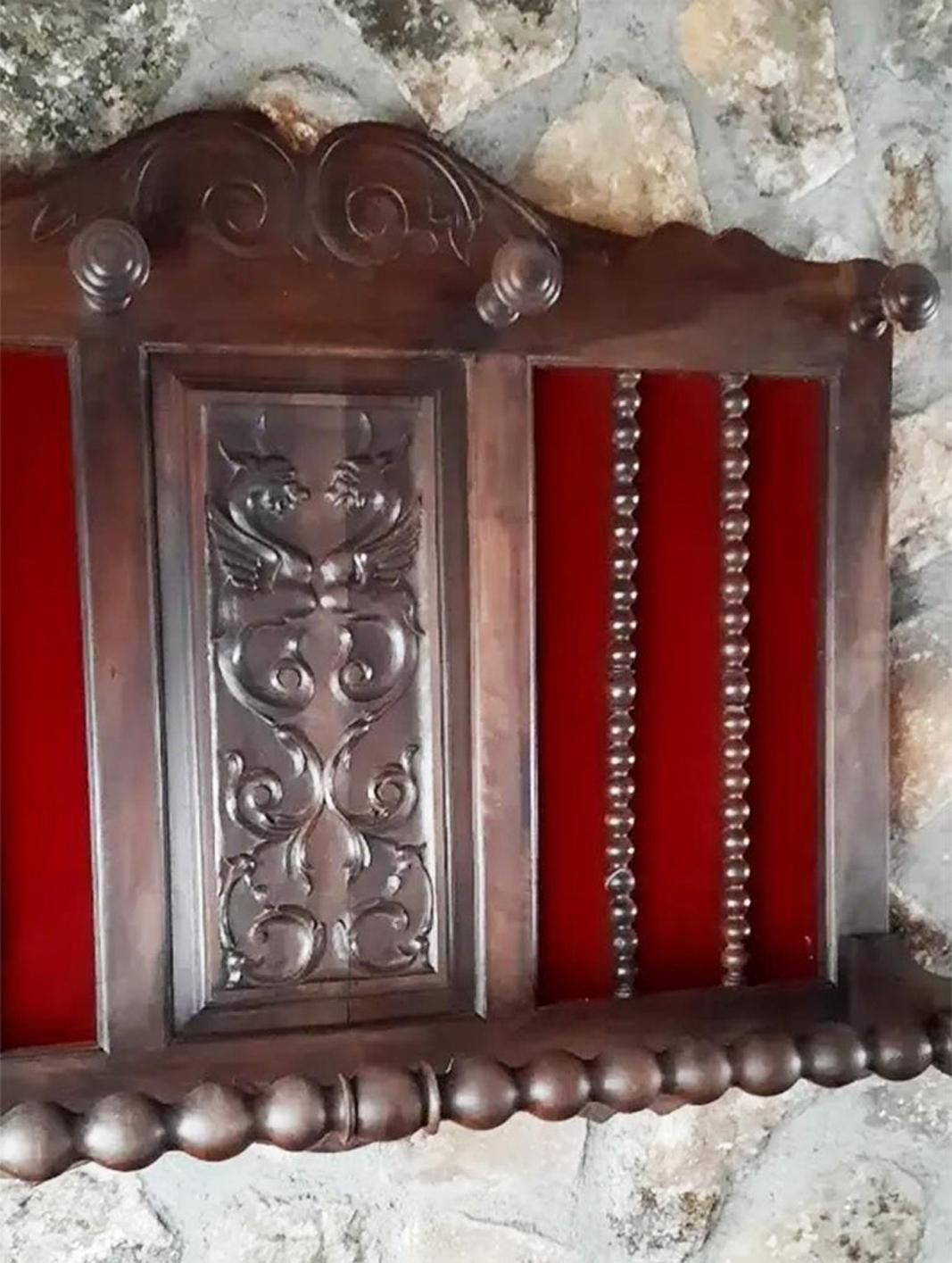 Großer Garderobenständer Spanischer Neorenaissance-Revival-Hut - Nussbaum und Samt im Angebot 1
