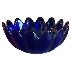 Grand bol à pétales festonné en verre d'art bleu cobalt de Blenko Glass 