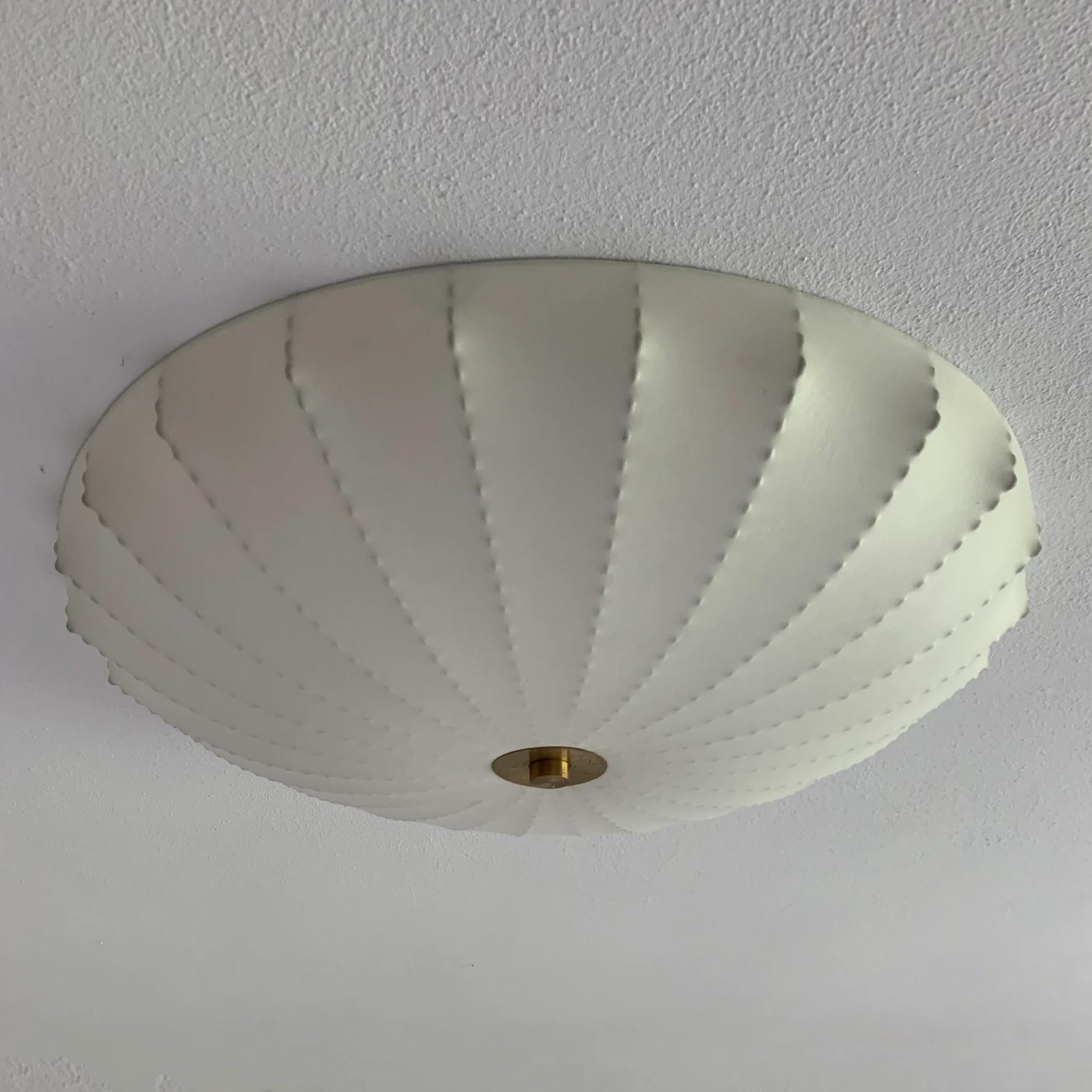 Grand plafonnier encastré à quatre lumières Cocoon, de style Mid-Century Modern, dans le style d'Achille Castiglioni, conçu par Friedel Wauer pour Goldkant Leuchten et fabriqué en Allemagne dans les années 1960. Avec trois douilles pour ampoules à