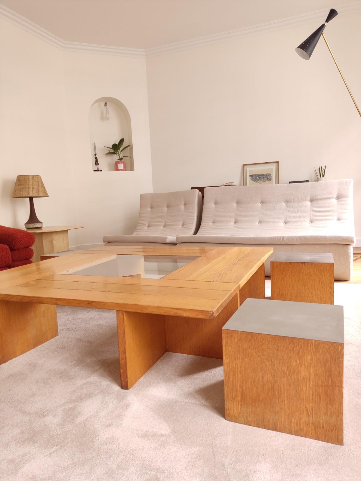 Français Grande table basse et 4 sièges cubiques en vente