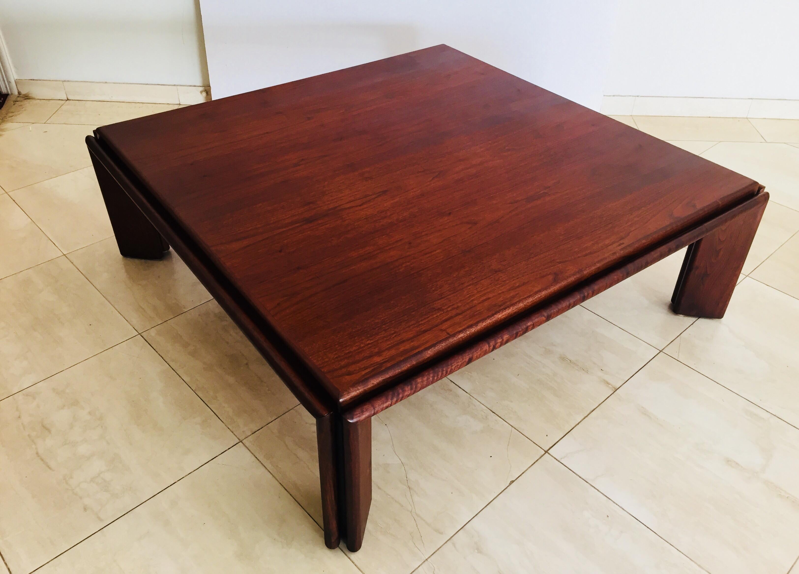 Extra large wood coffee table attributed to Afra and Tobia Scarpa.
Great fine wood veneers rosewood like give this table a unique and gorgeous wood grain patterns and color.
Square shape, beautiful modern contemporary design.
Italy, circa 1970s.