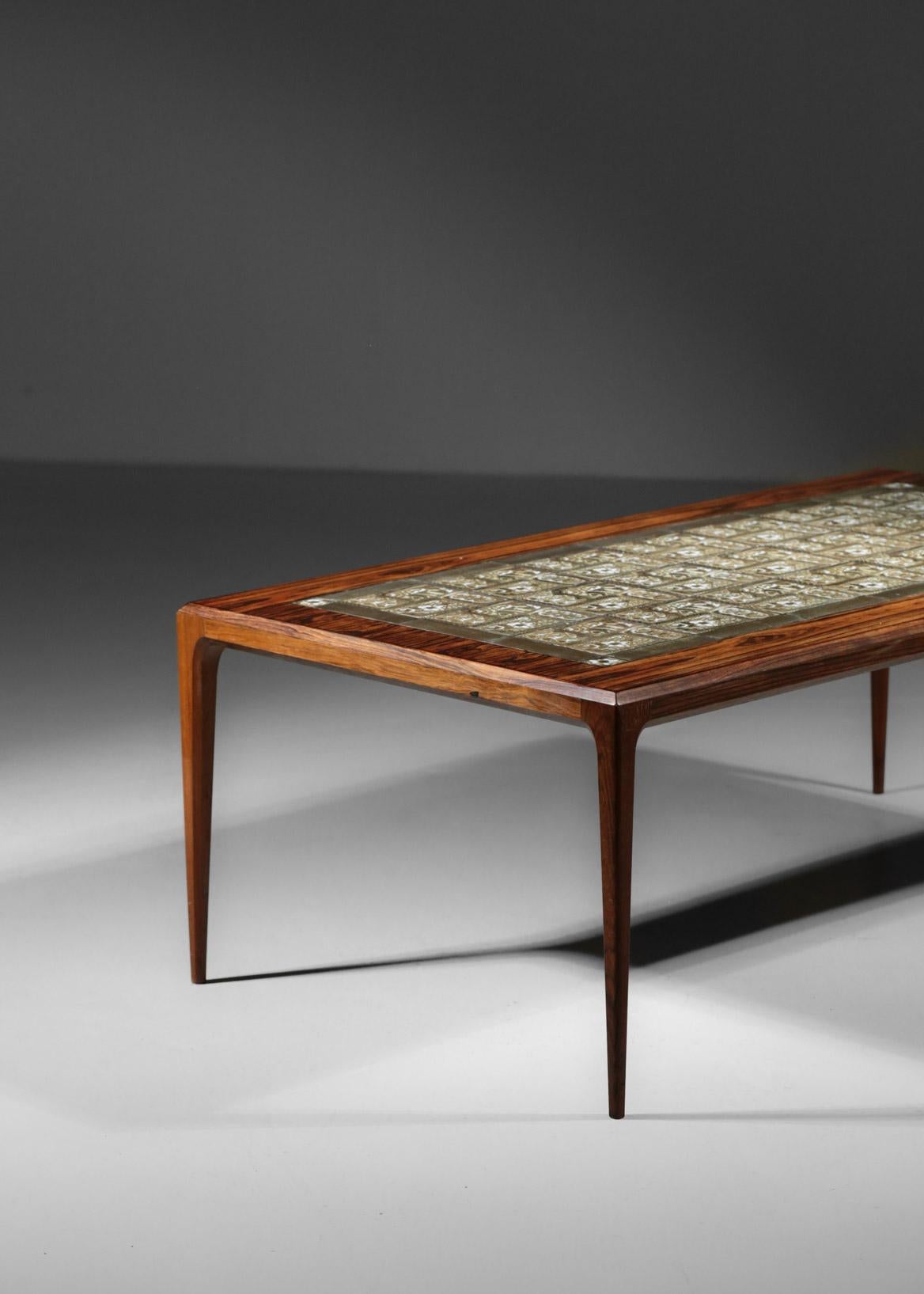 Scandinave moderne Grande table basse de Johannes Andersen, bois de rose et céramique en vente