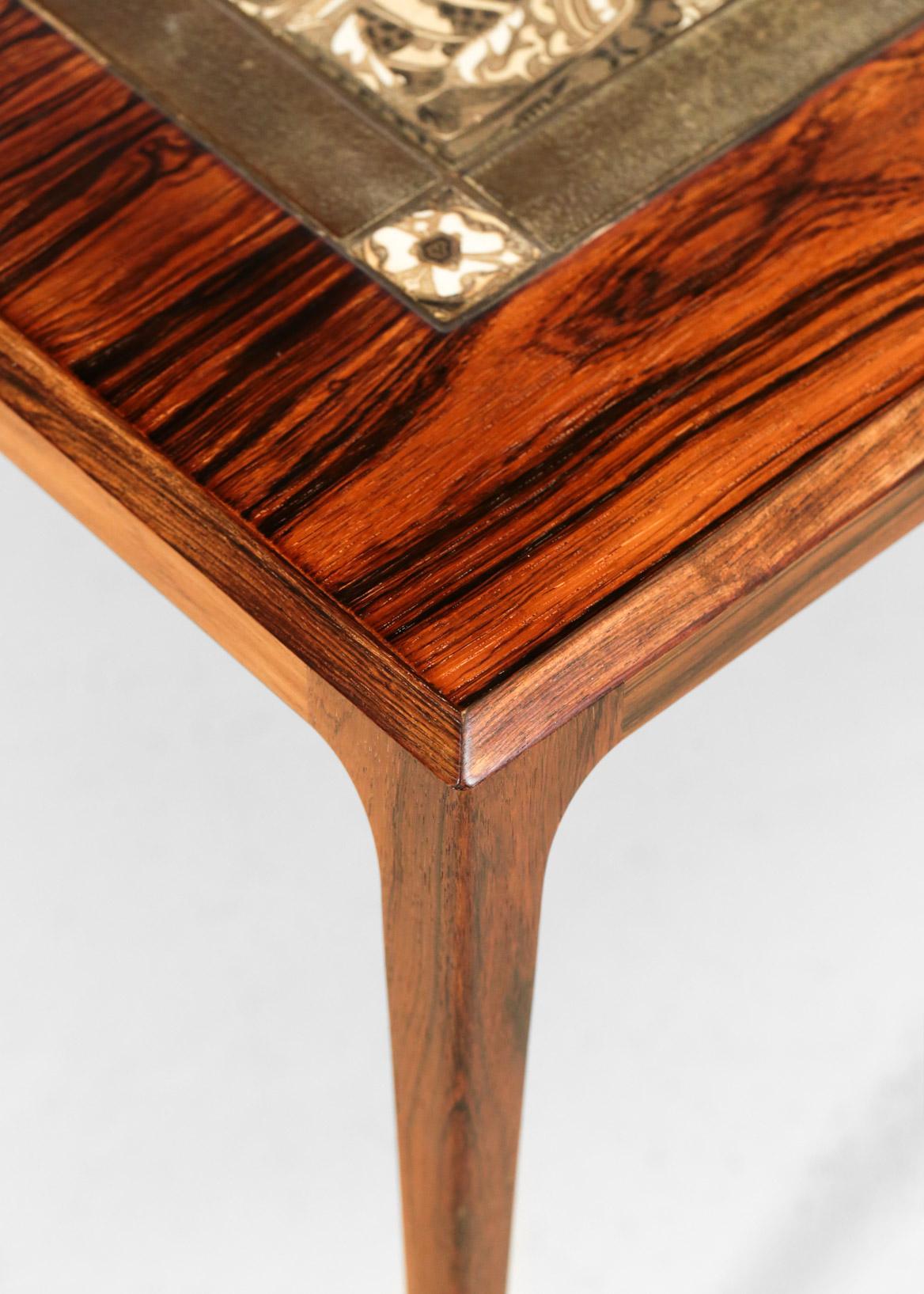 Grande table basse de Johannes Andersen, bois de rose et céramique en vente 1