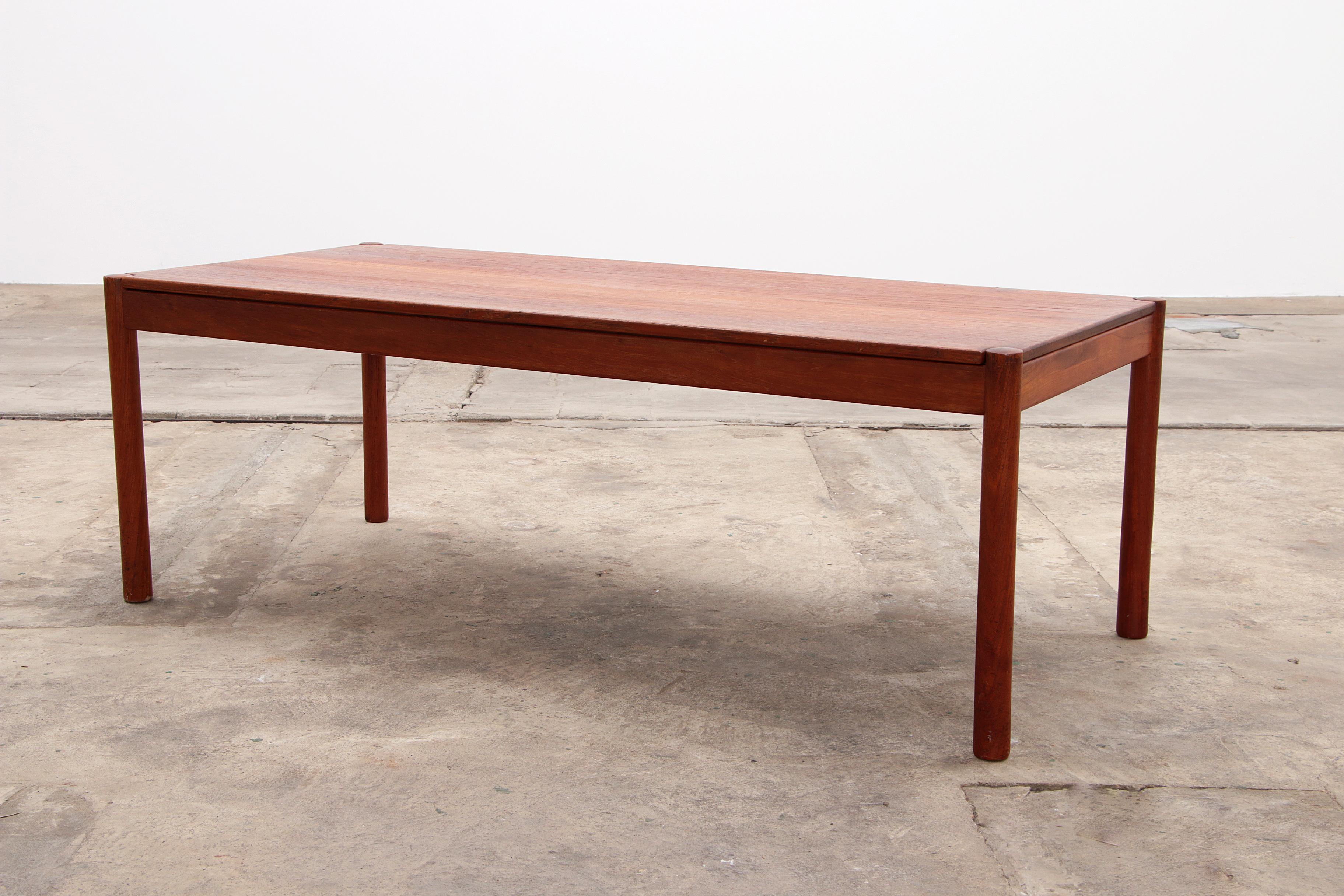 Large coffee table by Magnus Olesen Danish


This is a beautiful timeless coffee table designed by Magnus Olesen, a Danish designer.

Nice sleek model that will suit many interiors.

Made in the period 1960-1969

The previous owner removed