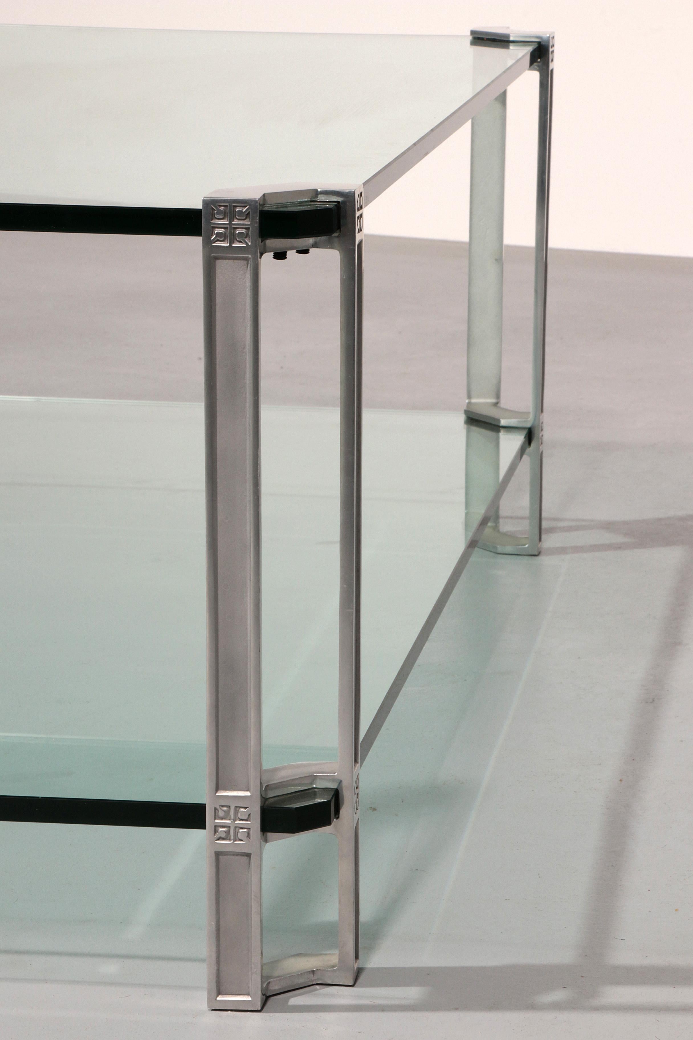 Large Coffee Table by Peter Ghyczy, Model T24 (120x120x45) In Good Condition For Sale In Oirlo, LI