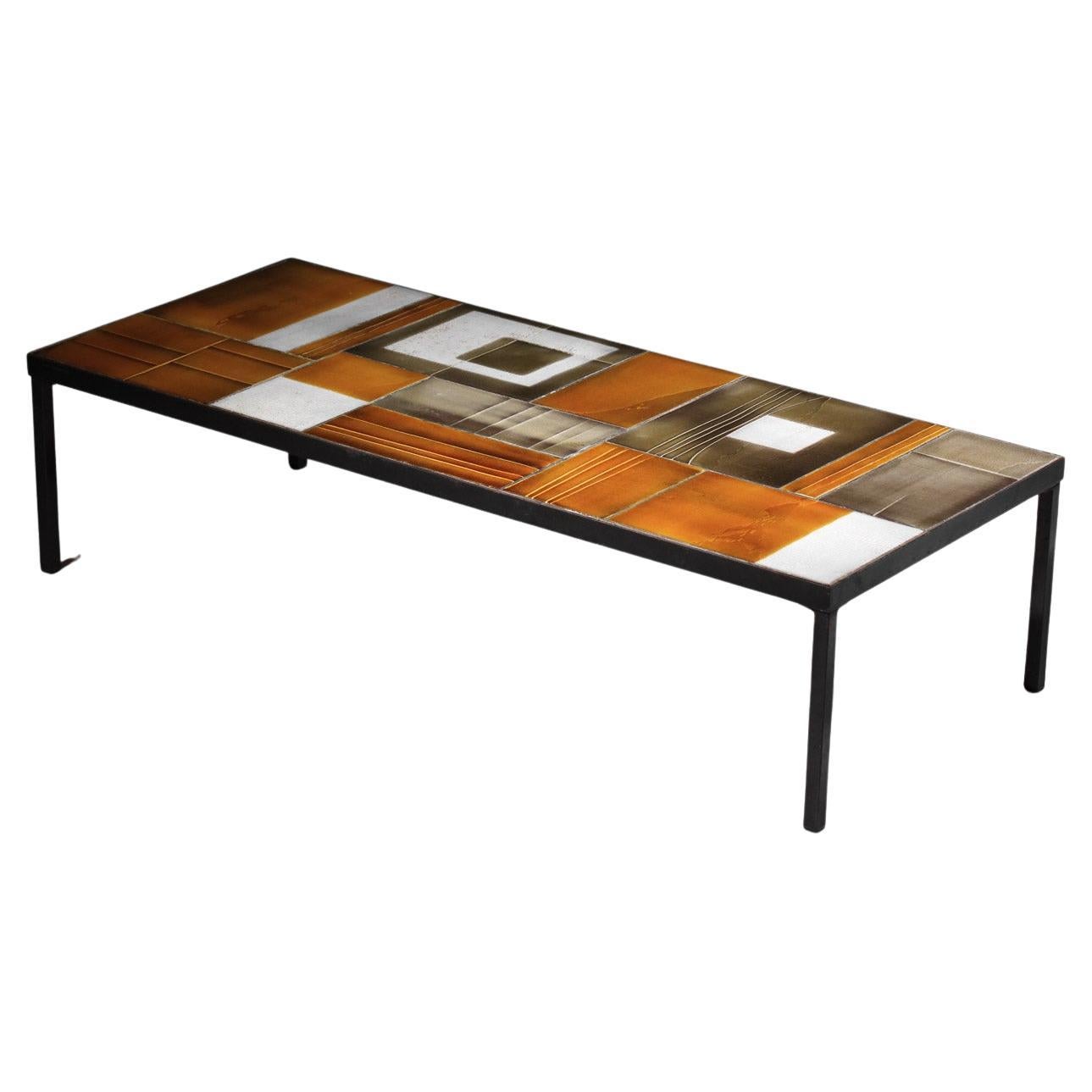 Grande table basse des années 60 par le célèbre céramiste français Roger Capron