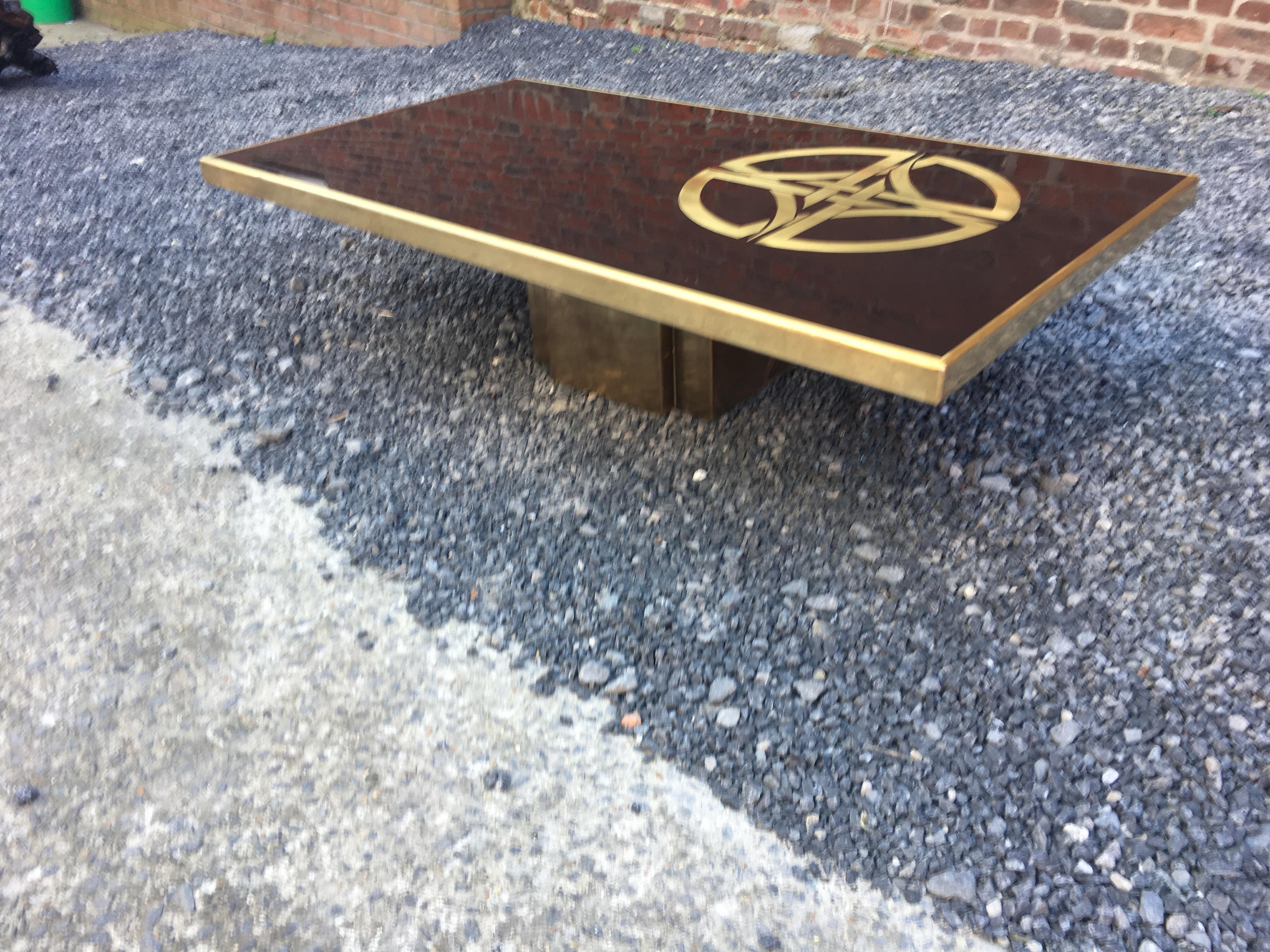 Large coffee table, circa 1970. In the style of Jean-Claude Mahey
Brass and blacken laminated.