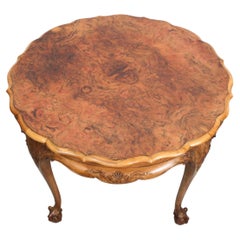 Grande table basse de style baroque, milieu du siècle, avec pieds à griffes, bois de ronce