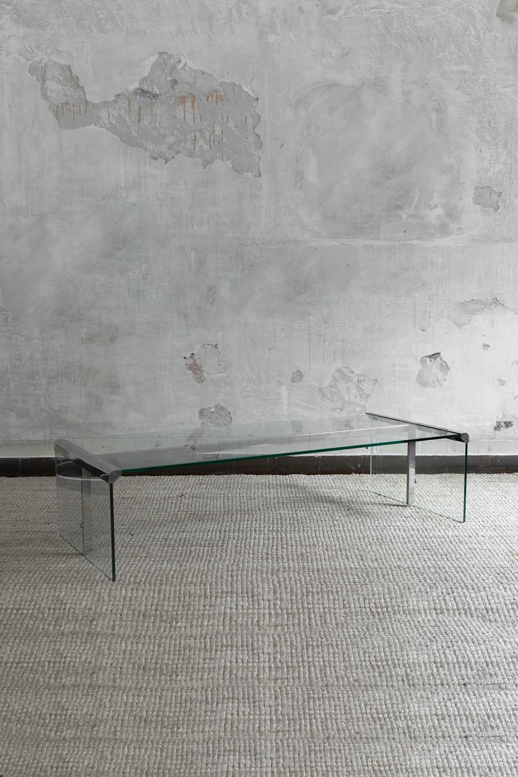Großer Couchtisch aus Glas und Metall von Pierangelo Gallotti für Gallotti & Radice
Details zum Produkt
Abmessungen: 135 B x 34 H x 60 T cm