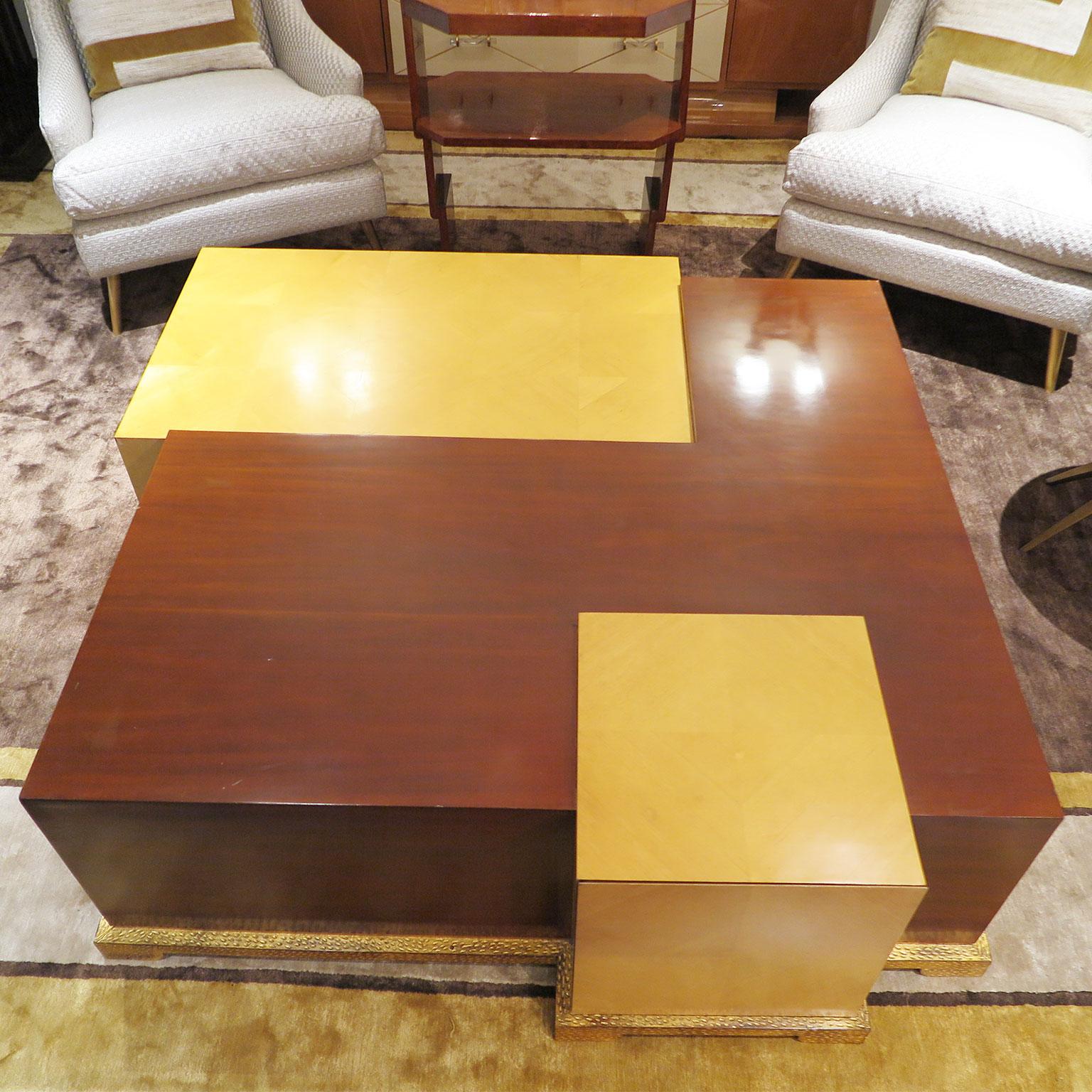 Mid-Century Modern Large Coffee Table in Mahogany and Sycamore with Overlapping Levels, circa 1950s For Sale