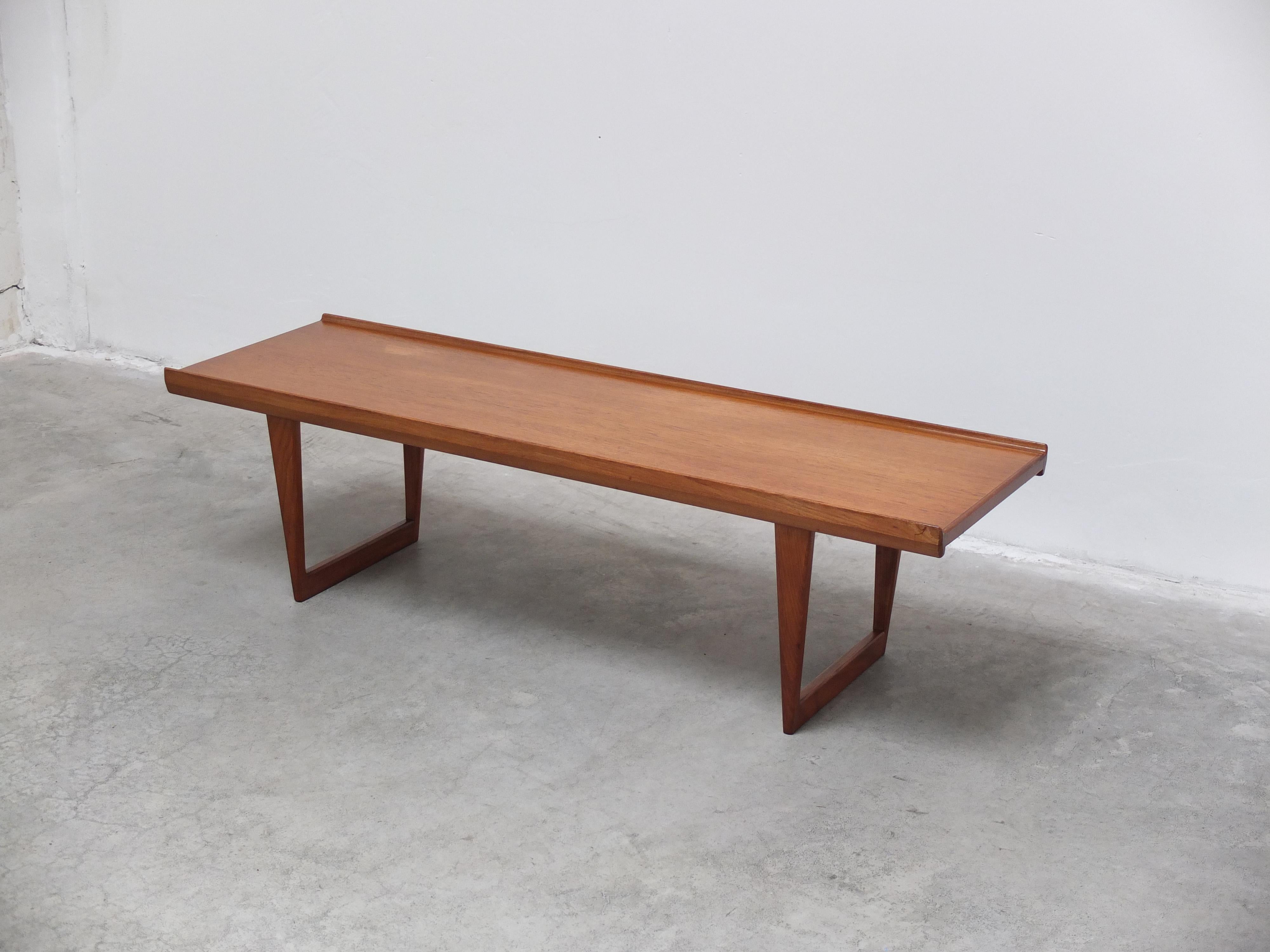 Scandinave moderne Grande table basse en teck par Peter Løvig Nielsen, années 60 en vente